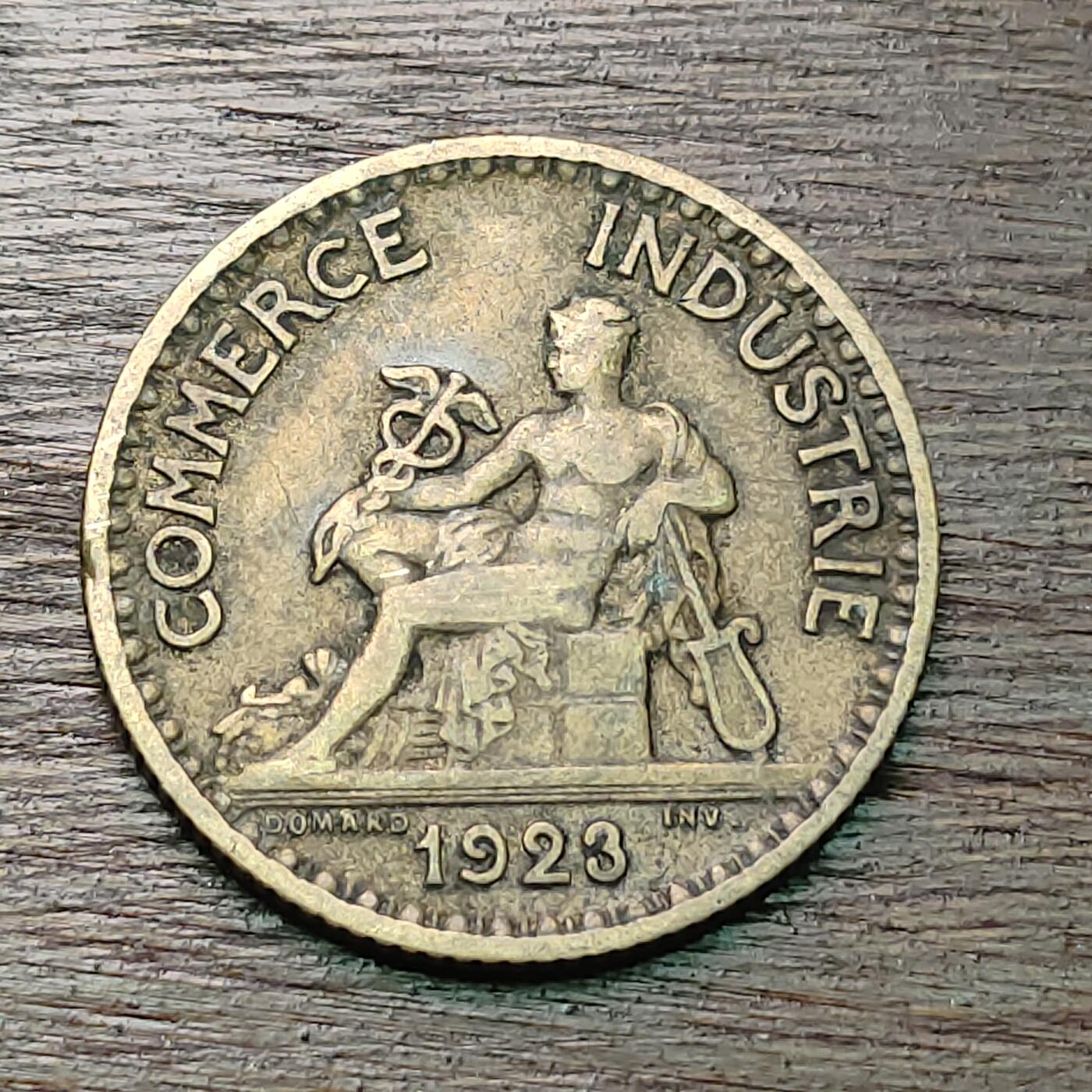 【铜匠收藏】★第127场★散币场，无佣金，30包邮。不满30元，支付5元运费。《接受代拍 代送NGC评级》 法国 1923年 商业部 1法郎 铜币