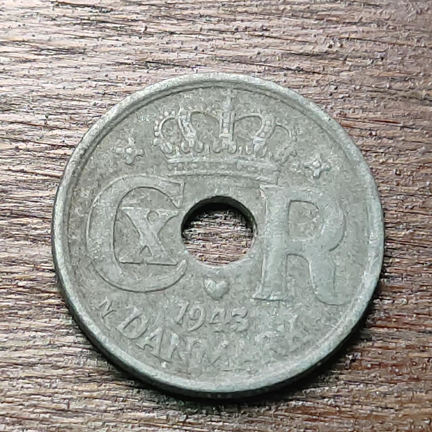 【铜匠收藏】★第127场★散币场，无佣金，30包邮。不满30元，支付5元运费。《接受代拍 代送NGC评级》 1943年 丹麦 10欧尔 中孔