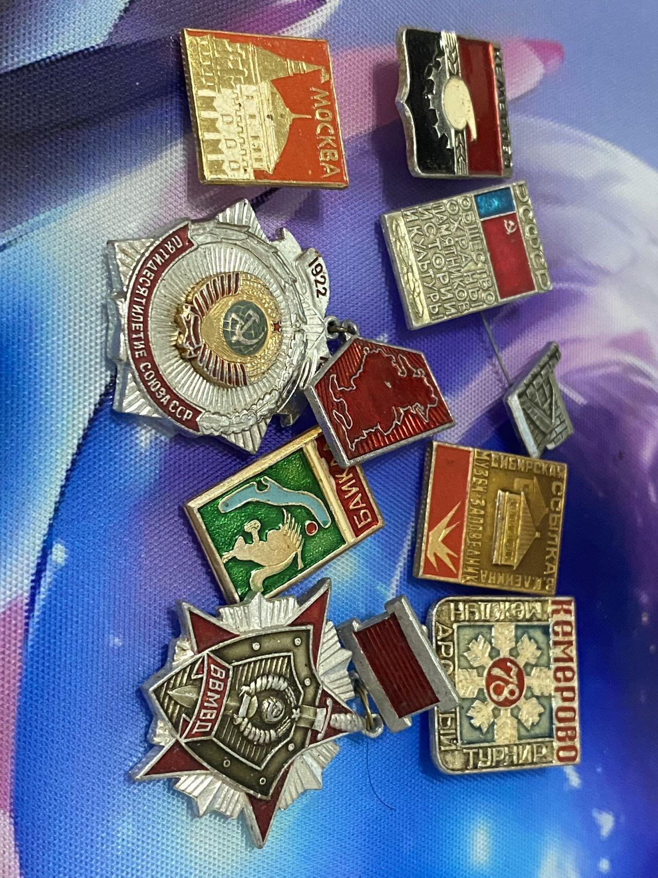 苏联勋章奖章3月28日晚上九点结束在麦稀奇 找不到的加我qq或者微信都是184277308备注苏章拍卖。最好加微信群每次都会通知还有提前可以一口价的 最近会持续拍卖一些东西。