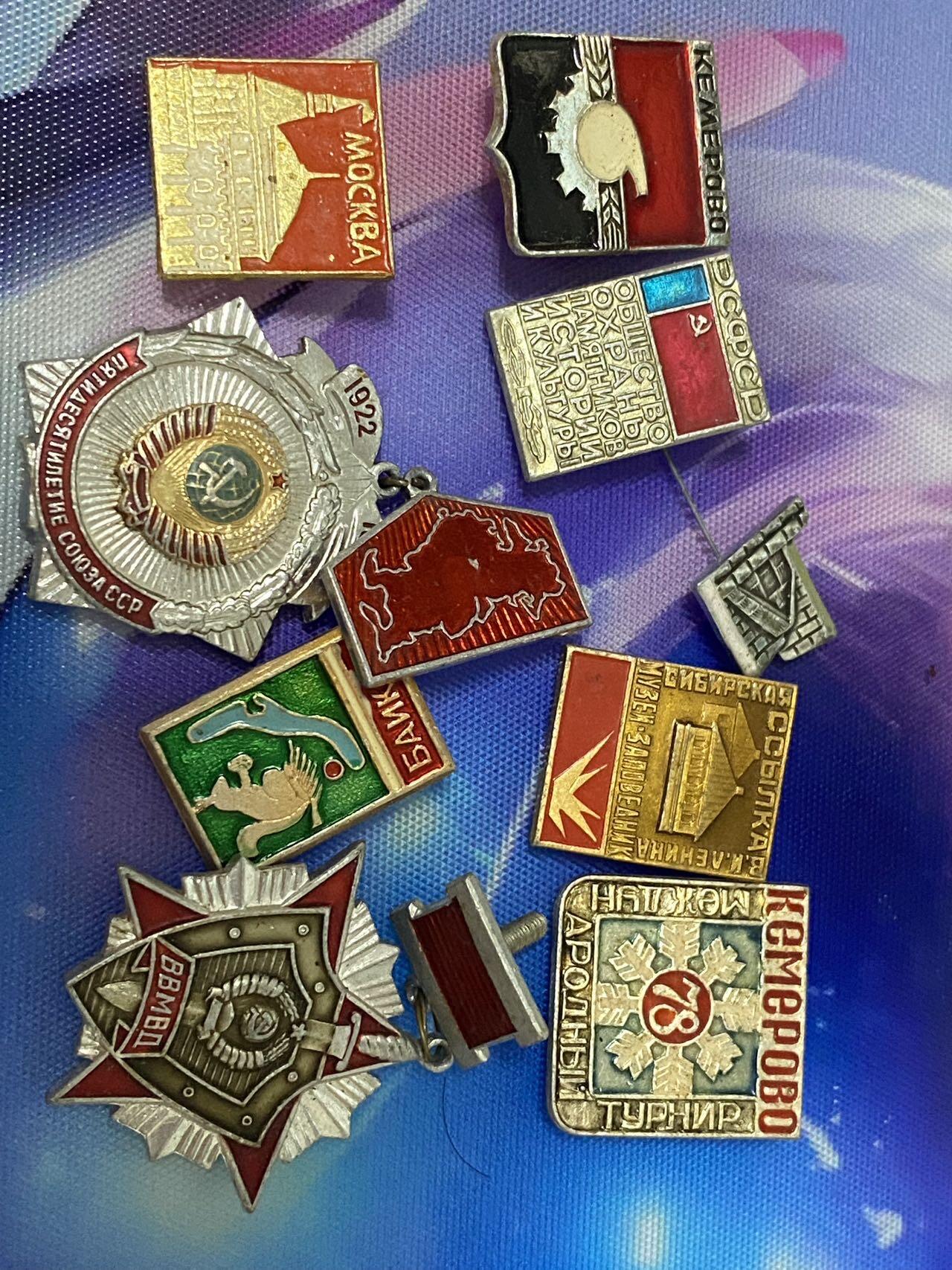 苏联勋章奖章3月28日晚上九点结束在麦稀奇 找不到的加我qq或者微信都是184277308备注苏章拍卖。最好加微信群每次都会通知还有提前可以一口价的 最近会持续拍卖一些东西。