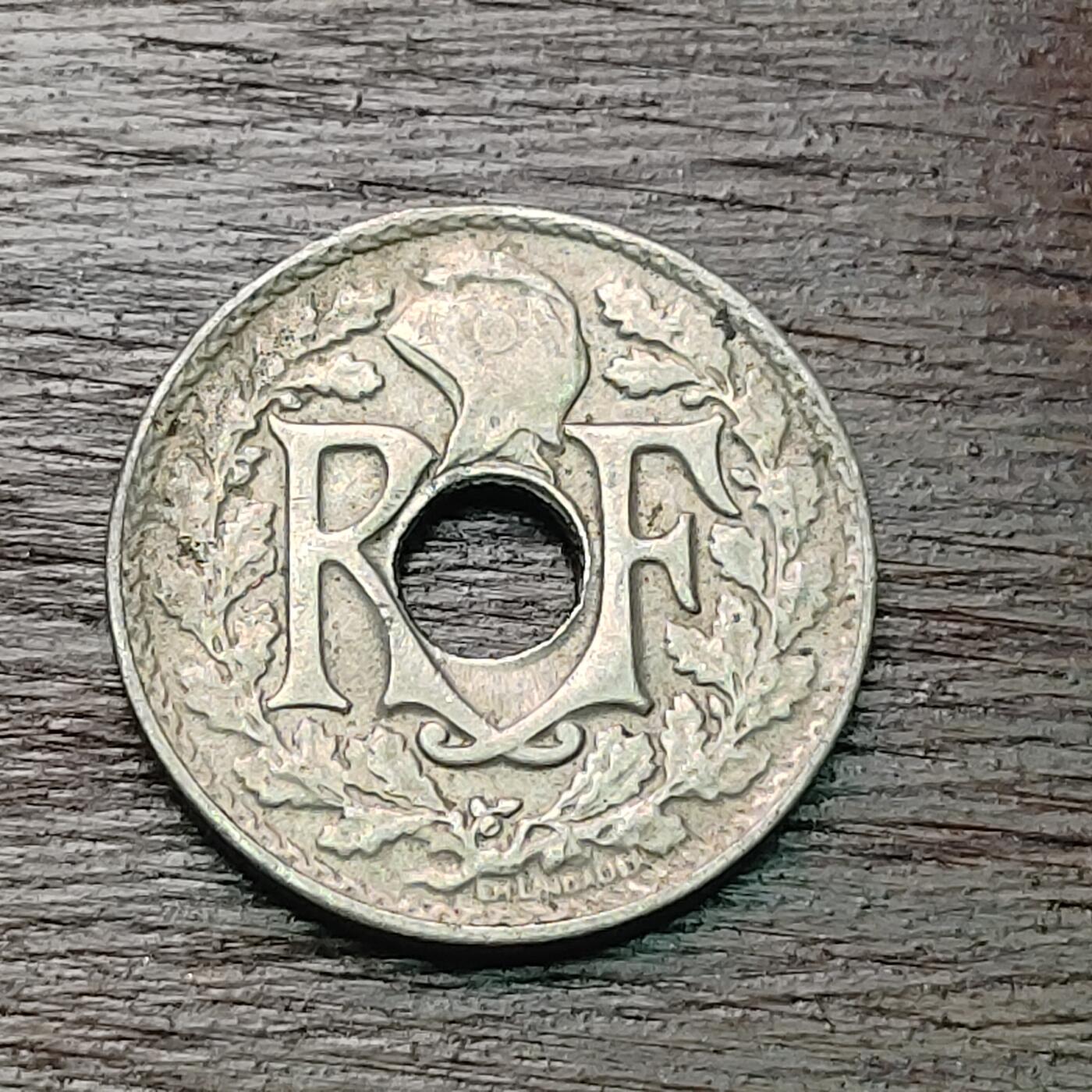 【铜匠收藏】★第127场★散币场，无佣金，30包邮。不满30元，支付5元运费。《接受代拍 代送NGC评级》 法国 1925年 5分 中孔镍币