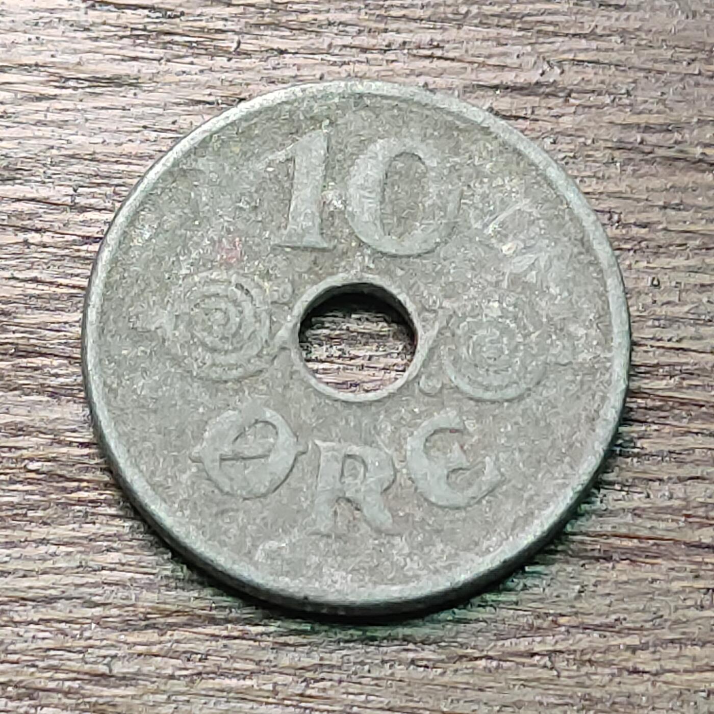 【铜匠收藏】★第127场★散币场，无佣金，30包邮。不满30元，支付5元运费。《接受代拍 代送NGC评级》 1943年 丹麦 10欧尔 中孔