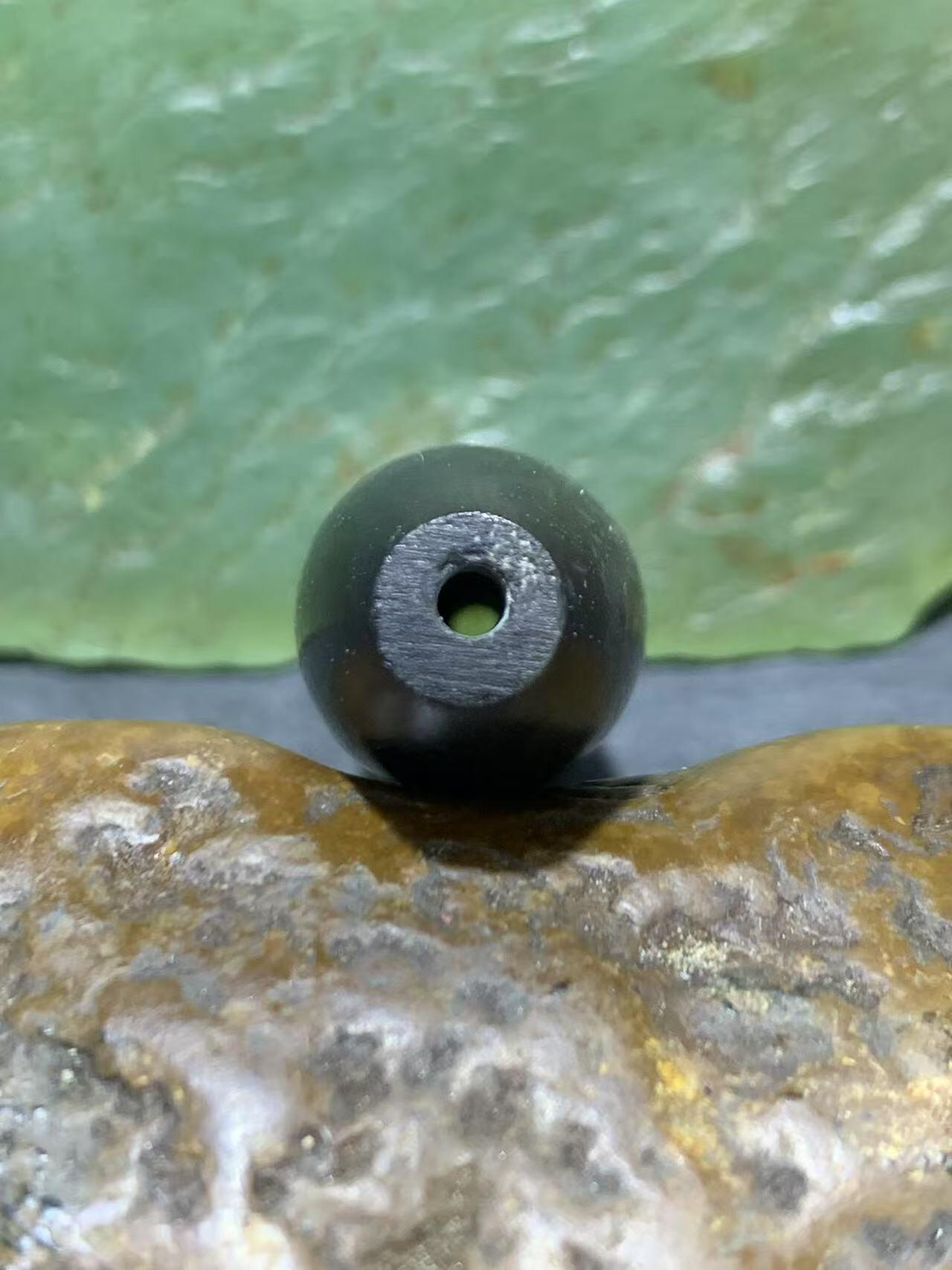 精美罕见黑玉髓九眼页岩天珠一颗！