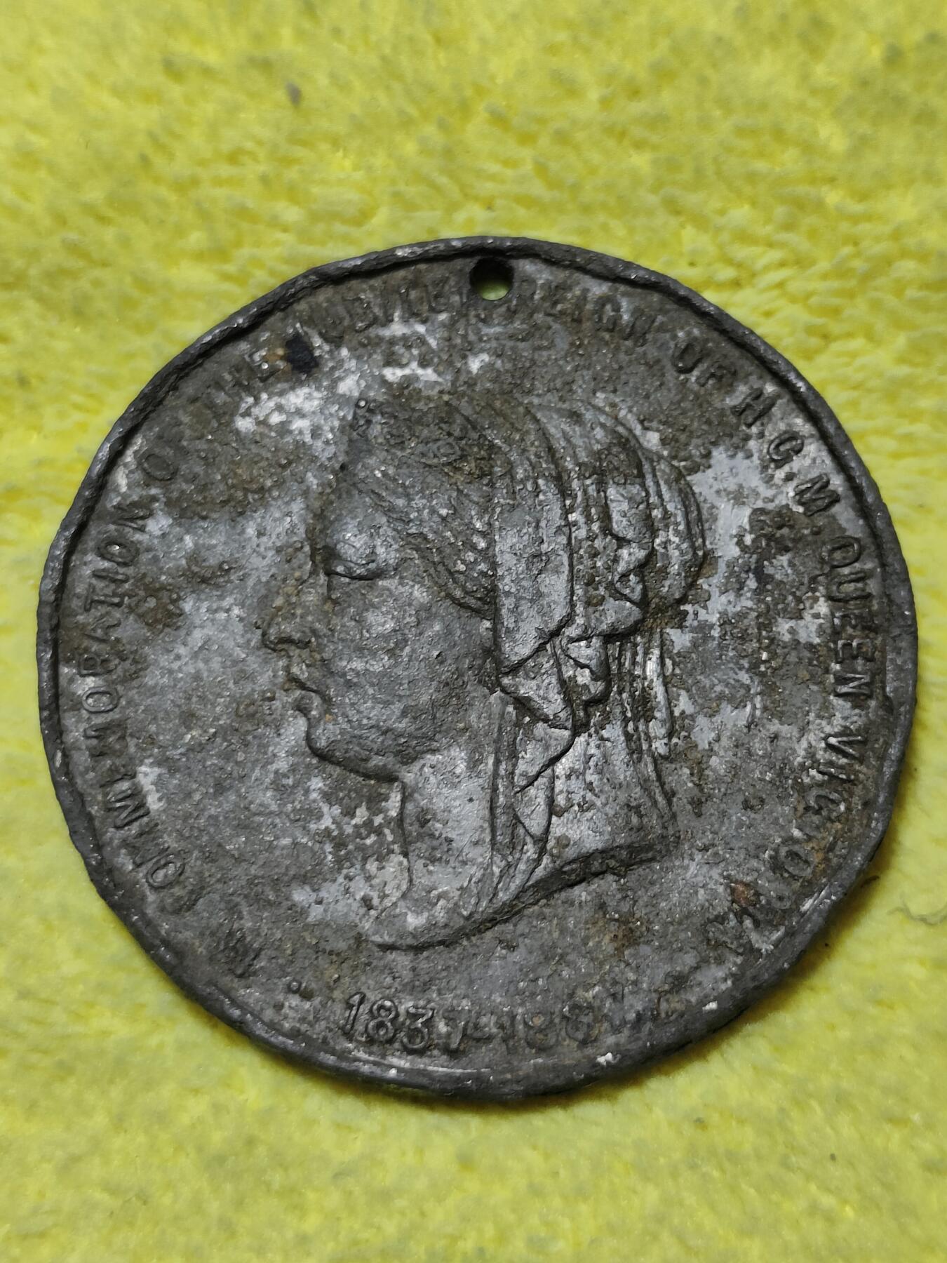 2025年第七十九场(总第一百零五场）外国好品散币(免佣金) 老打孔大尺寸直径39mm–英国🇬🇧1887年纪念铜章(维多利亚女王登基50周年金禧纪念章)