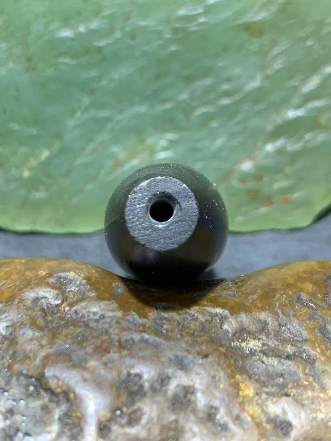 精美罕见黑玉髓九眼页岩天珠一颗！