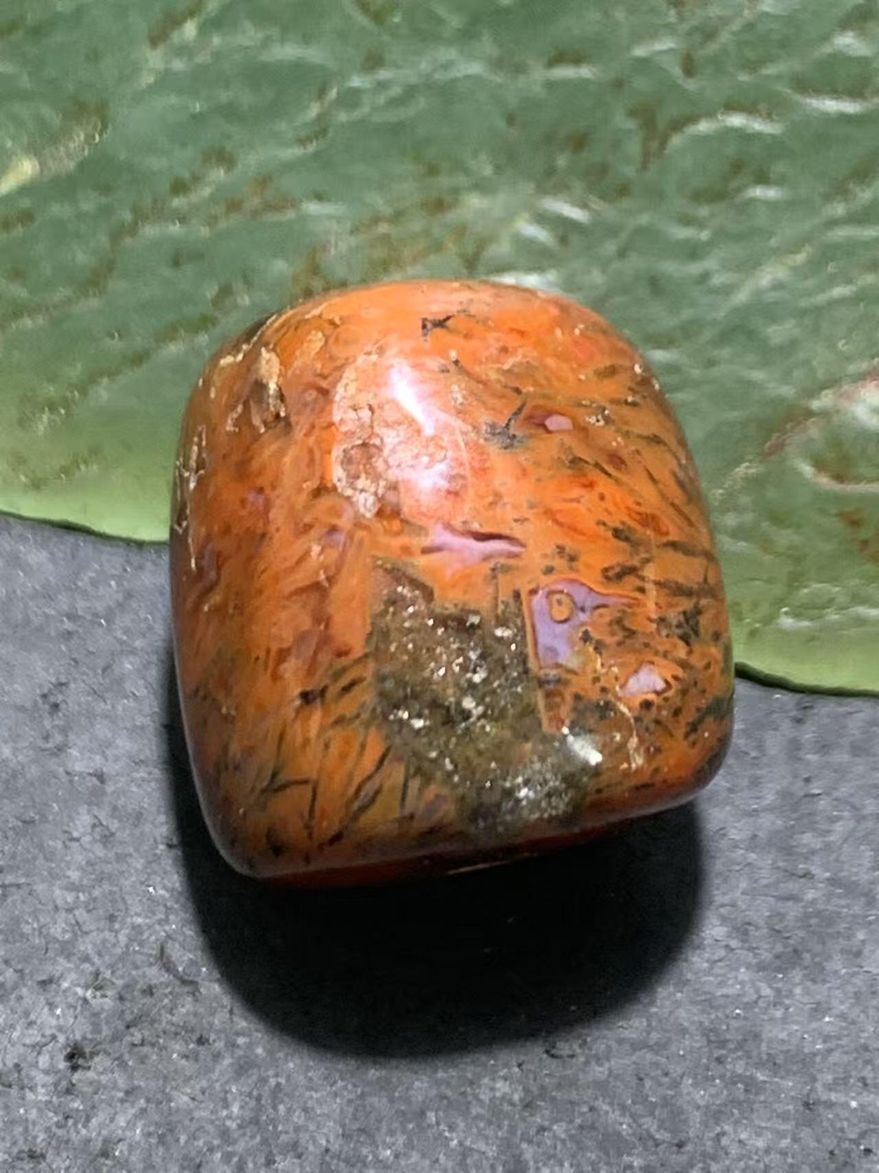 川料南红玛瑙原皮随形珠一颗，，