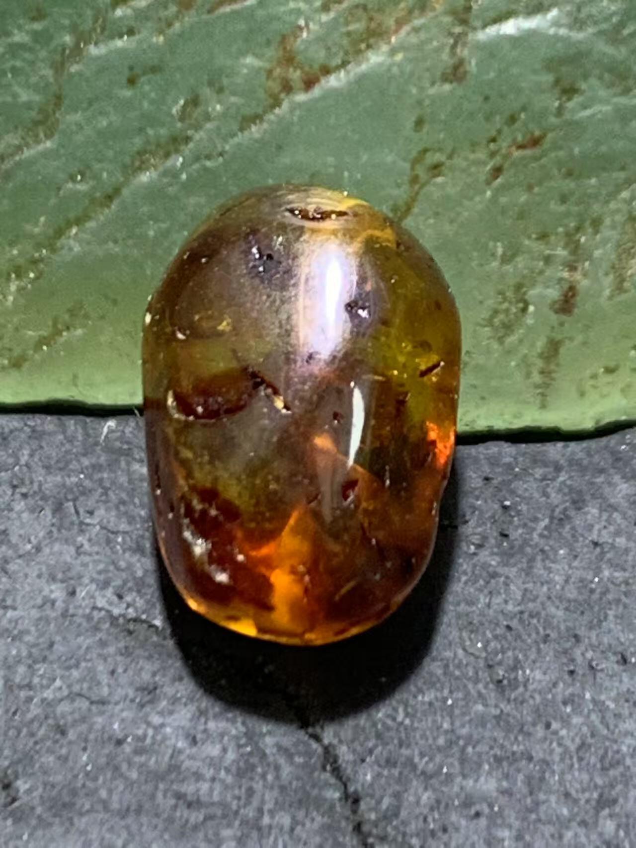 乌克兰花珀通货随形珠一个，