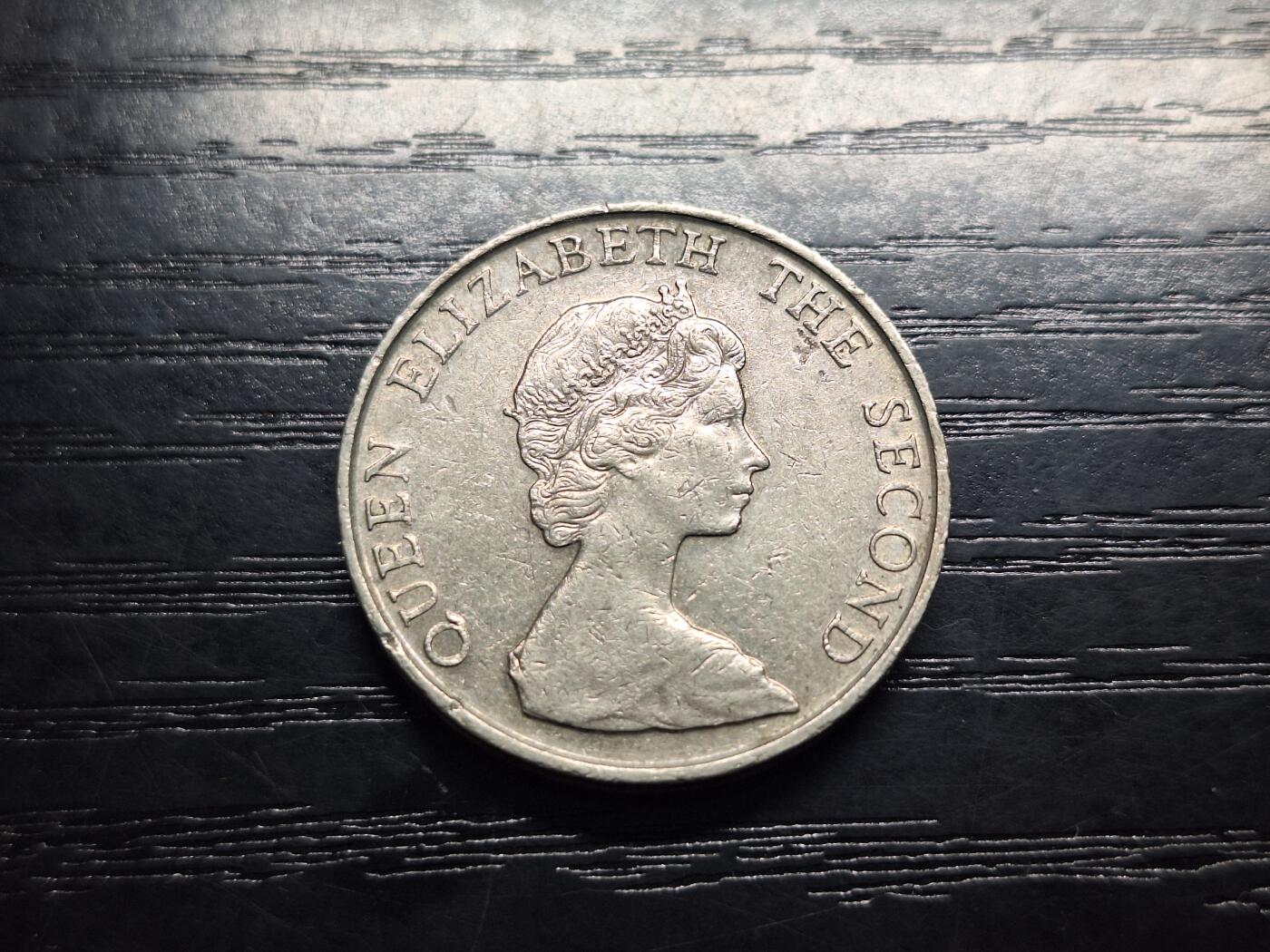  博彦收藏  8月18日 钱币专场 1982 香港女皇5元流通品