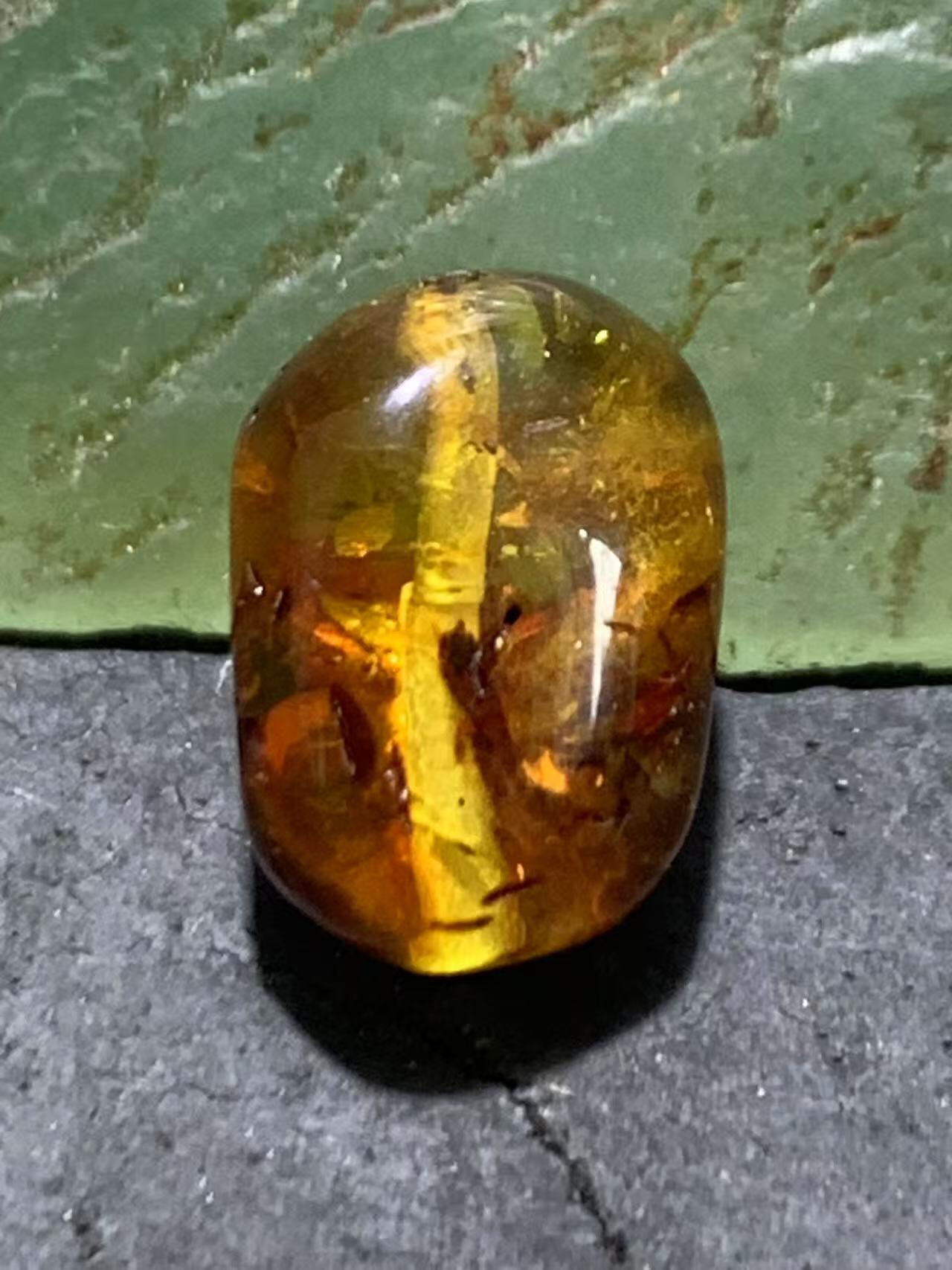 乌克兰花珀通货随形珠一个，