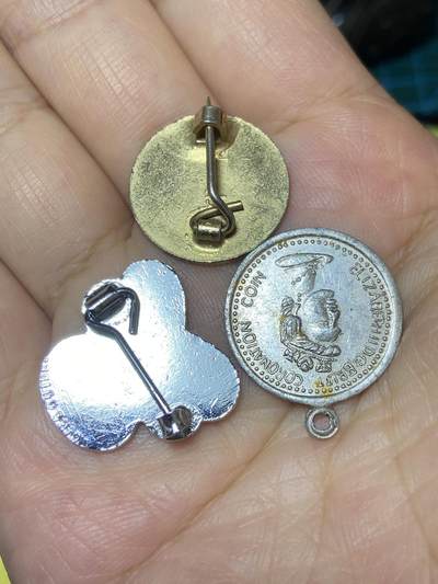 2025年第七十九场(总第一百零五场）外国好品散币(免佣金) 胸针，吊坠3个