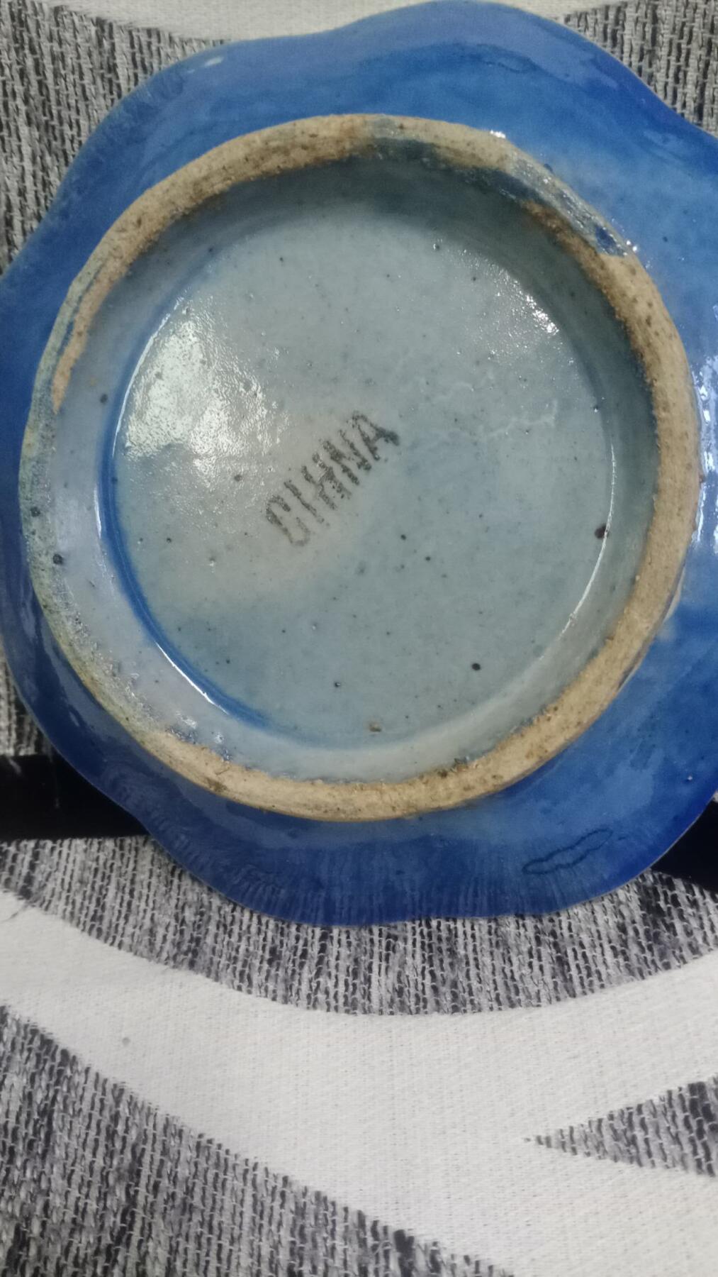 清晚期蓝地粉彩花卉纹高足盘 