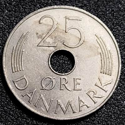 泉币菌-第81场-精品福利场 - 丹麦1977年25欧尔中孔镍币 玛格丽特二世花押 