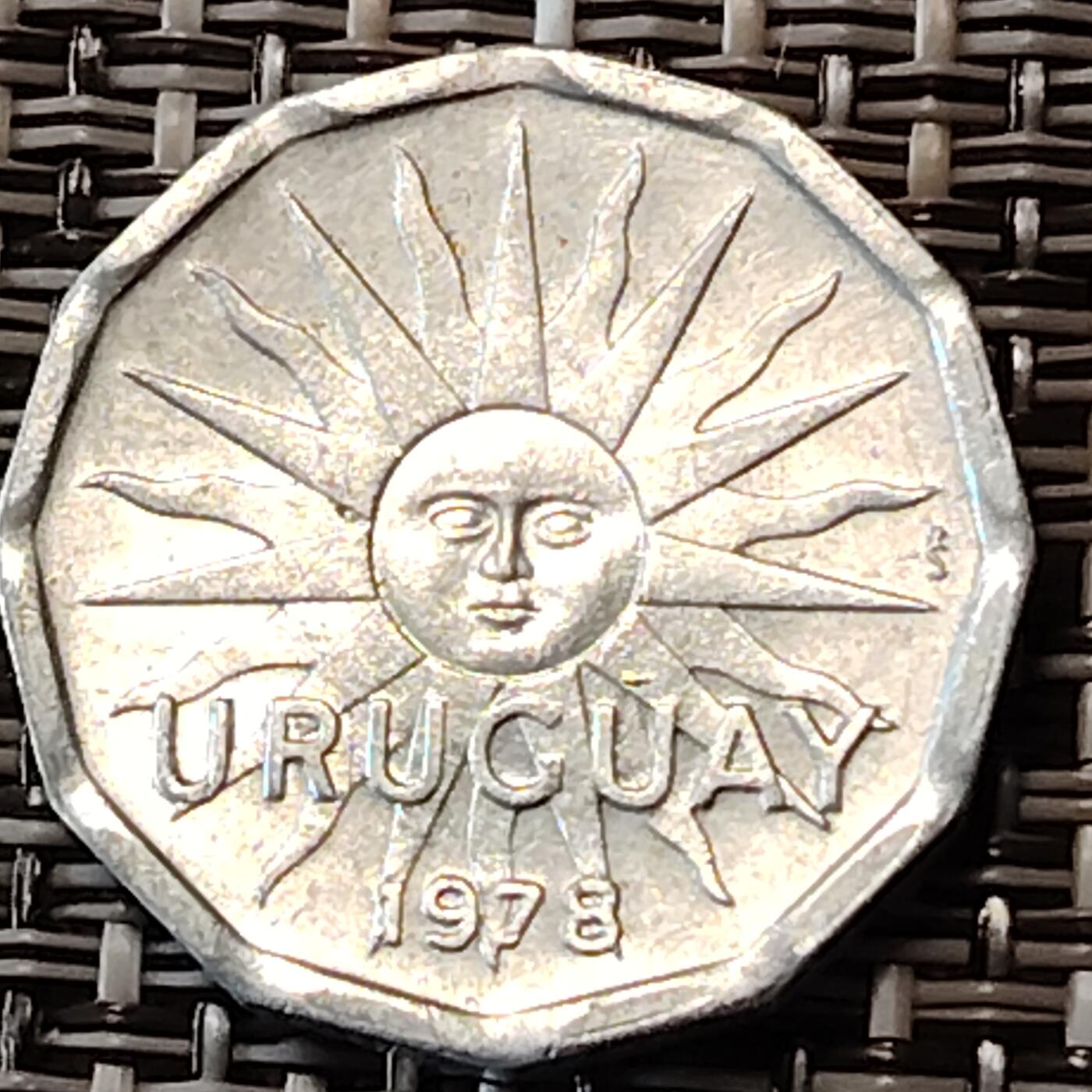 布加迪🐬～世界钱币(上海)🌾第 233 期 /  各国套币和散币 乌拉圭🇺🇾 1978年 2分铝币 太阳脸