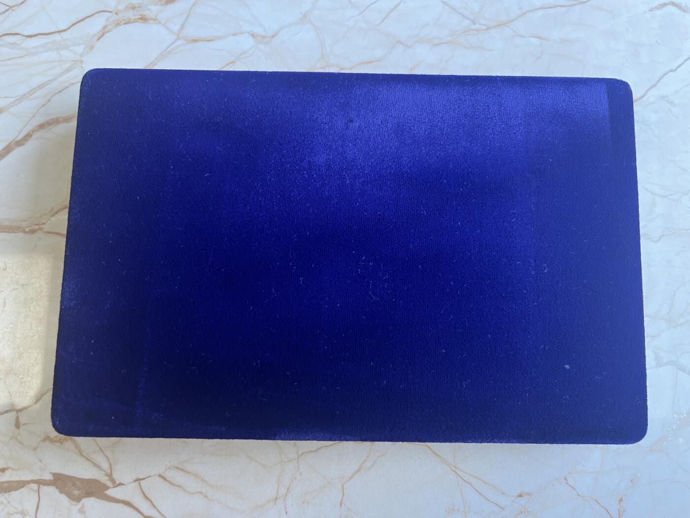 第172期拍卖【长期征集拍品】 新加坡1981年年度精制纪念6枚全银套币原盒证书，共计43.3克，有氧化