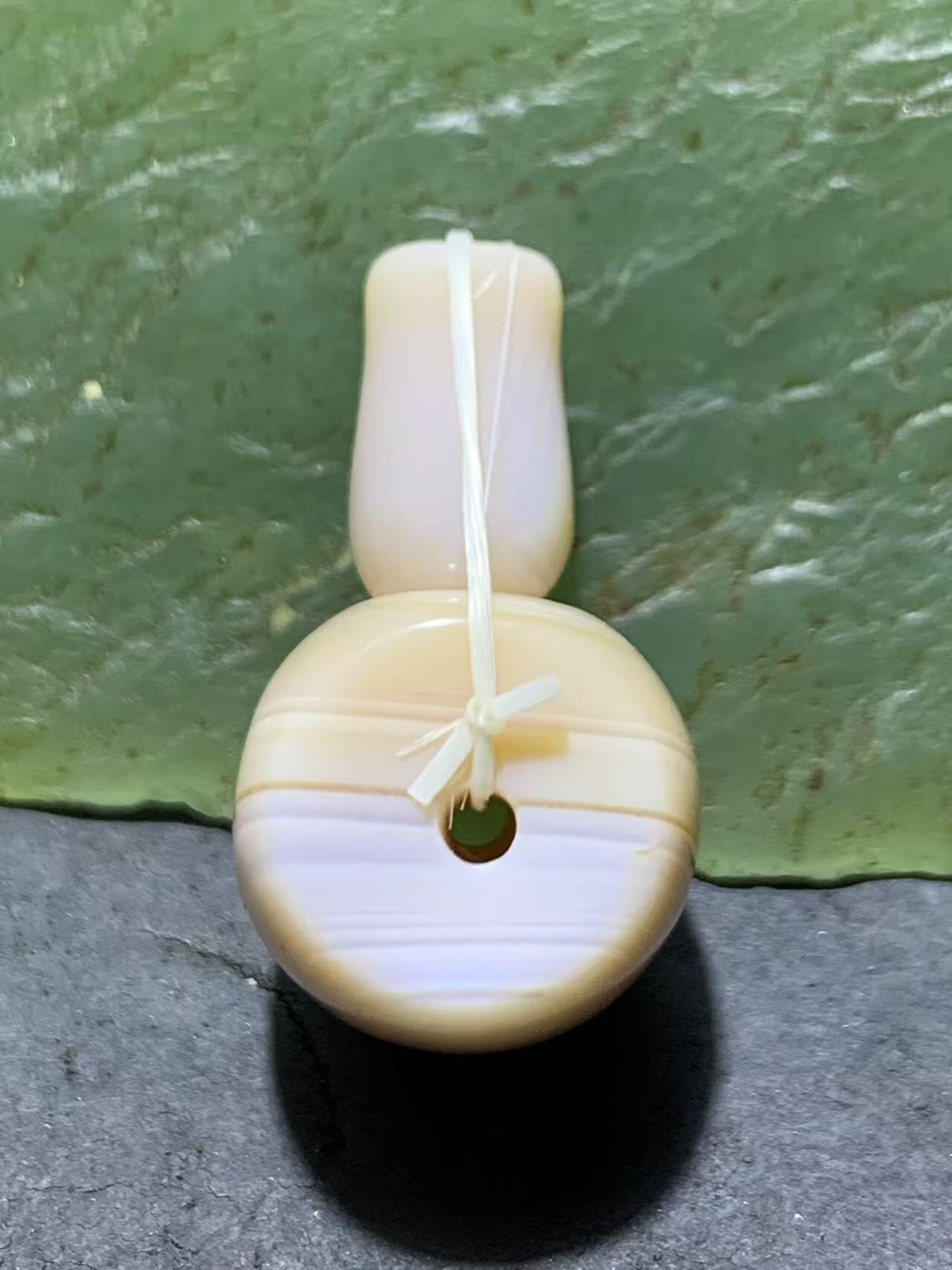 通货高玉化缠丝玛瑙佛头三通一套，