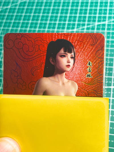 显眼宝27期【关注参拍有赠卡】 独乐乐不如众乐乐 - 嘎嘎鸭卡牌   红背卡系列卡  南宫琳满赠卡   共1张   彩闪工艺  小卡尺寸  60*87