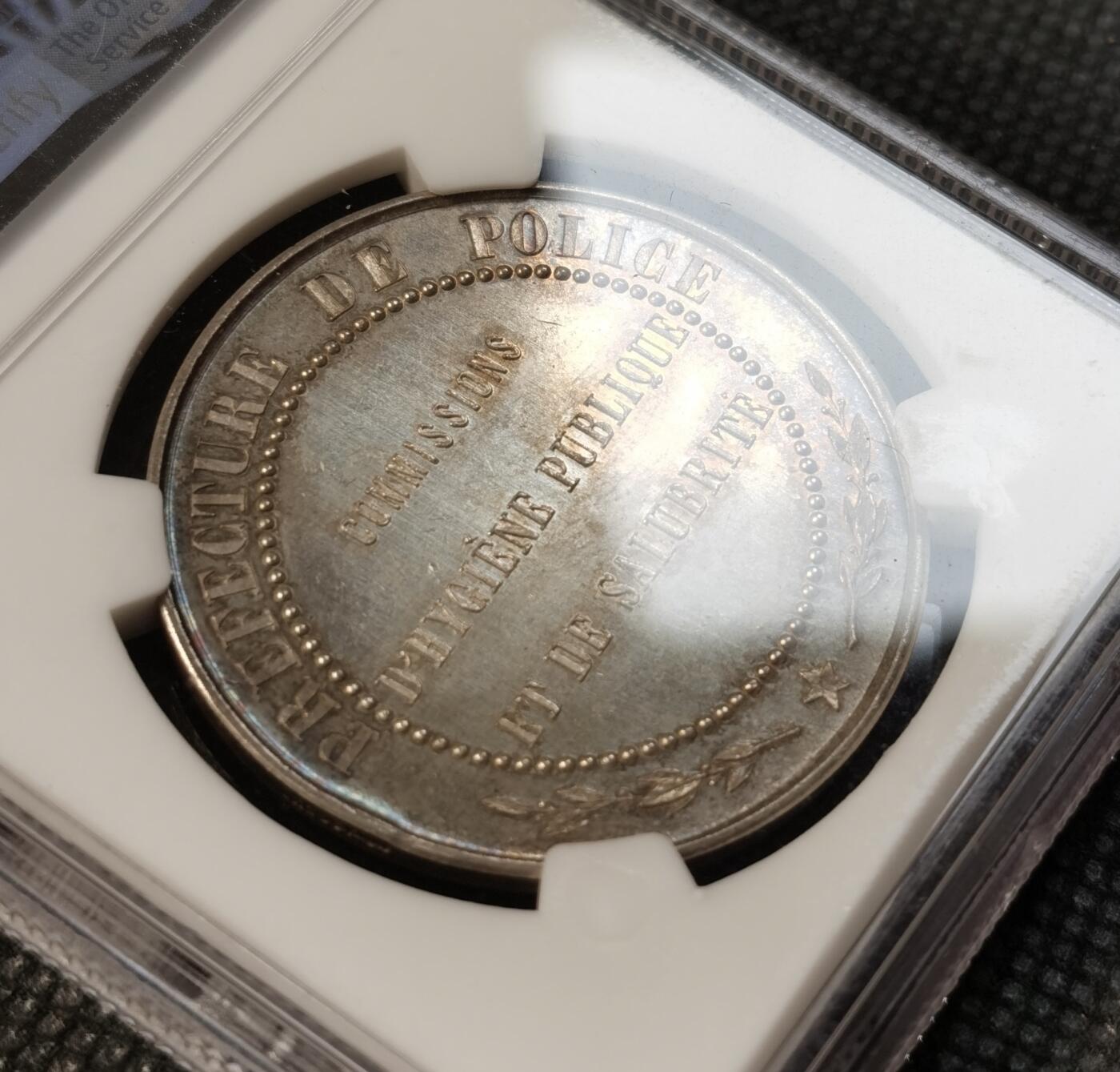 甄臻铺-世界币章拍卖（第29期），送拍享返佣金等优惠多多 NGC-MS63 法国1880-1890年公共服务37mm大银章，超高浮雕，精致刻画。