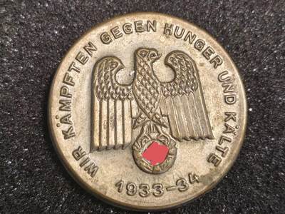 得仨1933-34冬季援助工作小徽章（我们与饥饿和寒冷做斗争），品相很好，很特别稀有的小章，250 - 得仨1933-34冬季援助工作小徽章（我们与饥饿和寒冷做斗争），品相很好，很特别稀有的小章，250