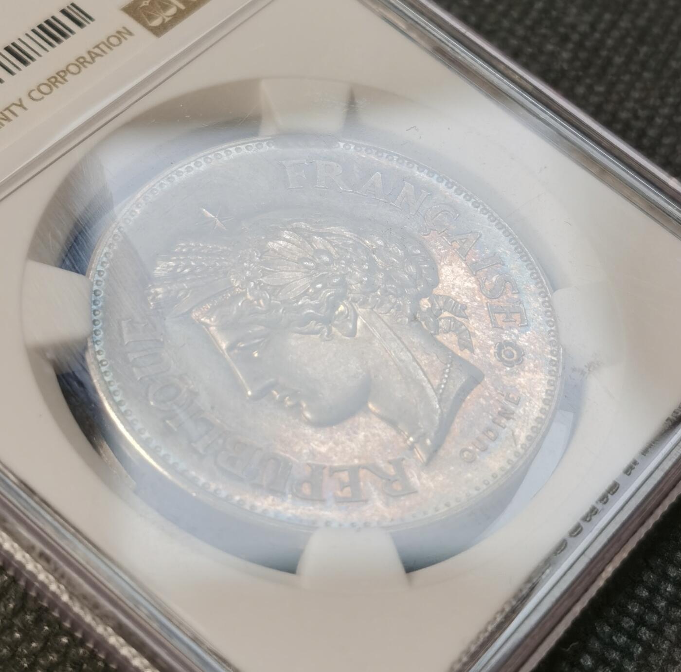 甄臻铺-世界币章拍卖（第29期），送拍享返佣金等优惠多多 NGC-MS63 法国1880-1890年公共服务37mm大银章，超高浮雕，精致刻画。