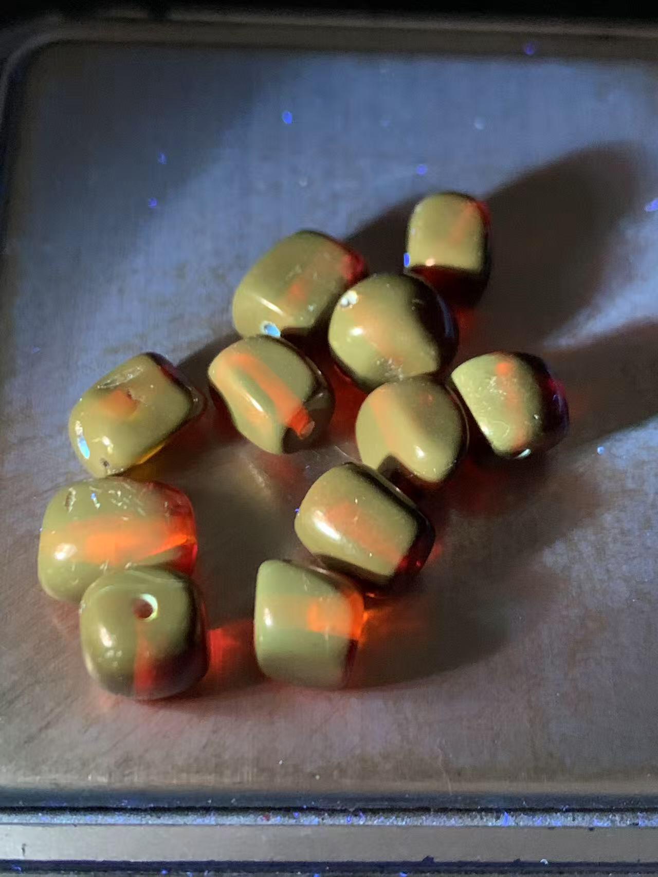 精美乌克兰血珀随形珠一组！