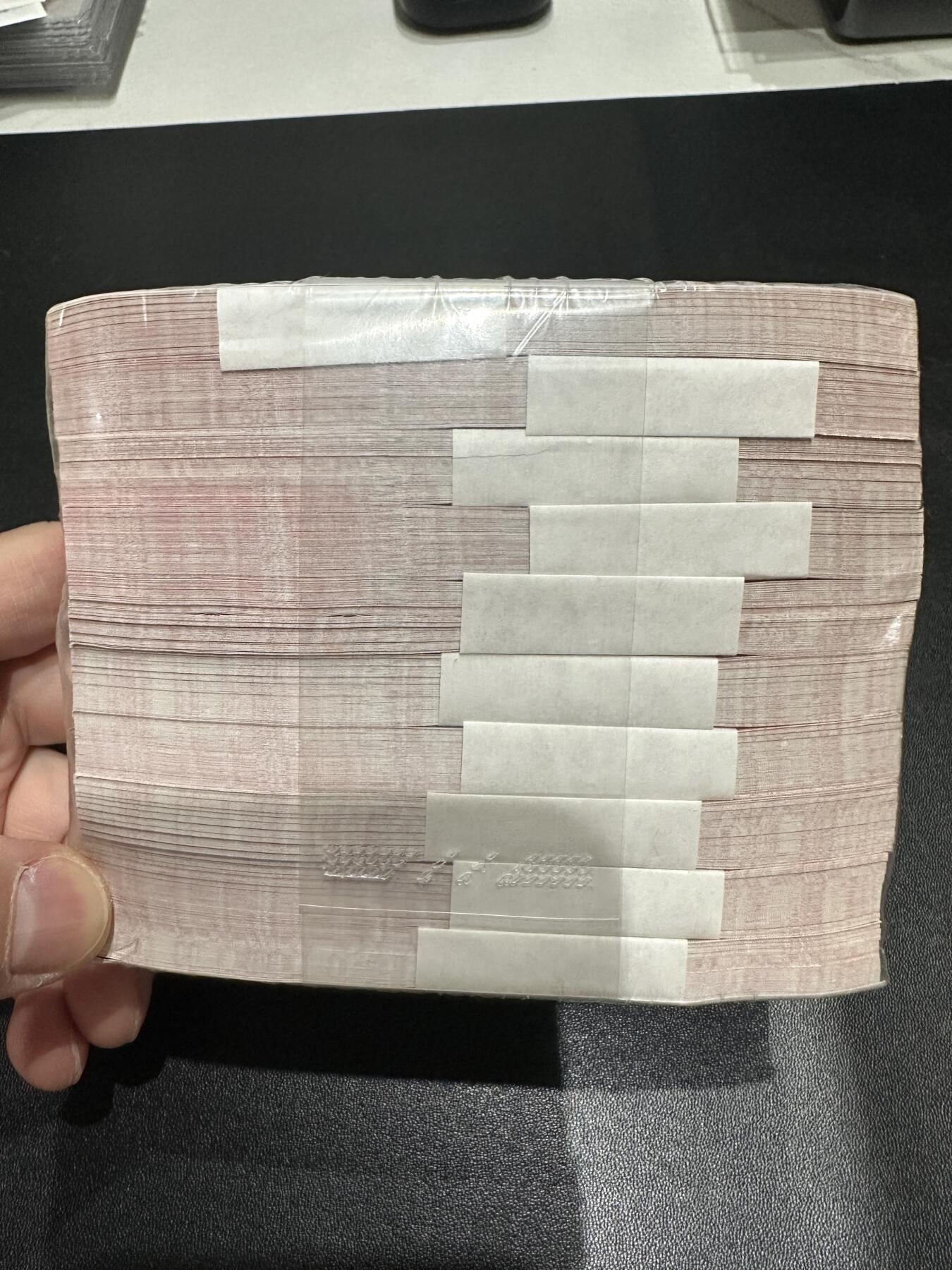 《外钞收藏家》第五百五十七期（本期有精品评级、获奖钞等品种）（本平台长期征集拍品、欢迎藏友们联系合作） 尼泊尔5卢比一捆千张连号	UNC 