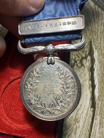 章，世界钱币 蓝色绶带褒章，纯银制，少见