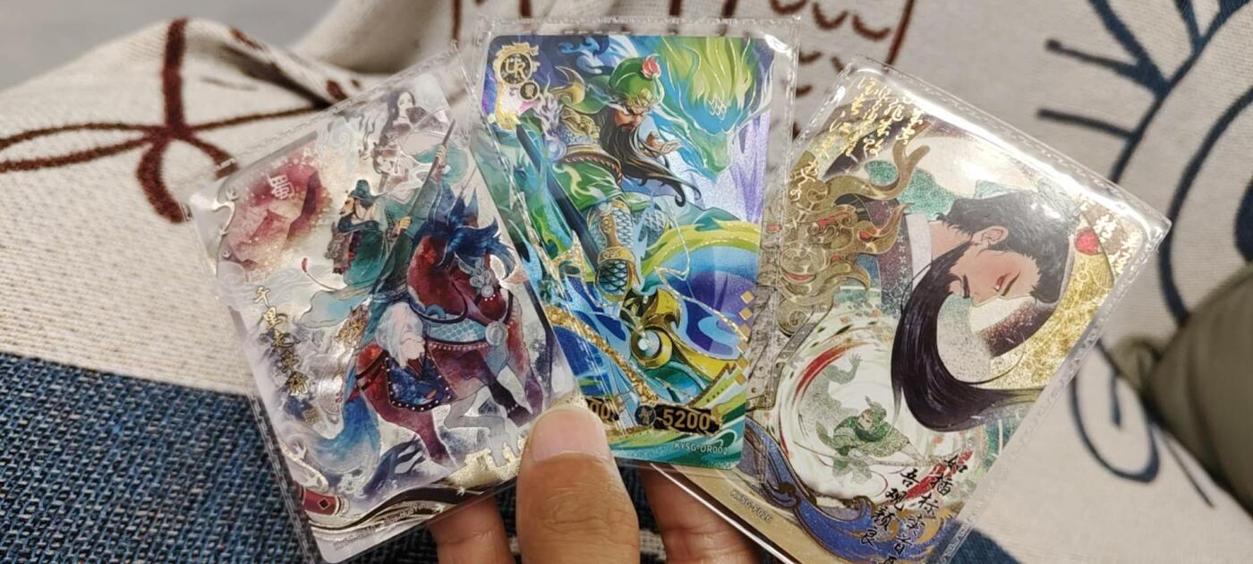 秋原瞳的小店第二十期（喜欢风，自由的风） 卡游三国关羽经典3张原膜，千古一瞬➕ut大卡位关羽➕流芳传韵关羽