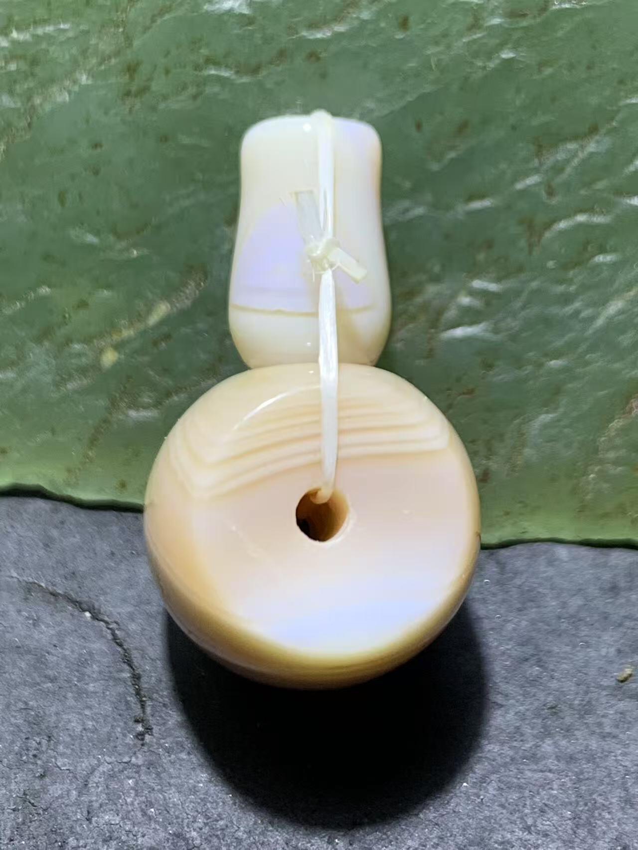 通货高玉化缠丝玛瑙佛头三通一套，