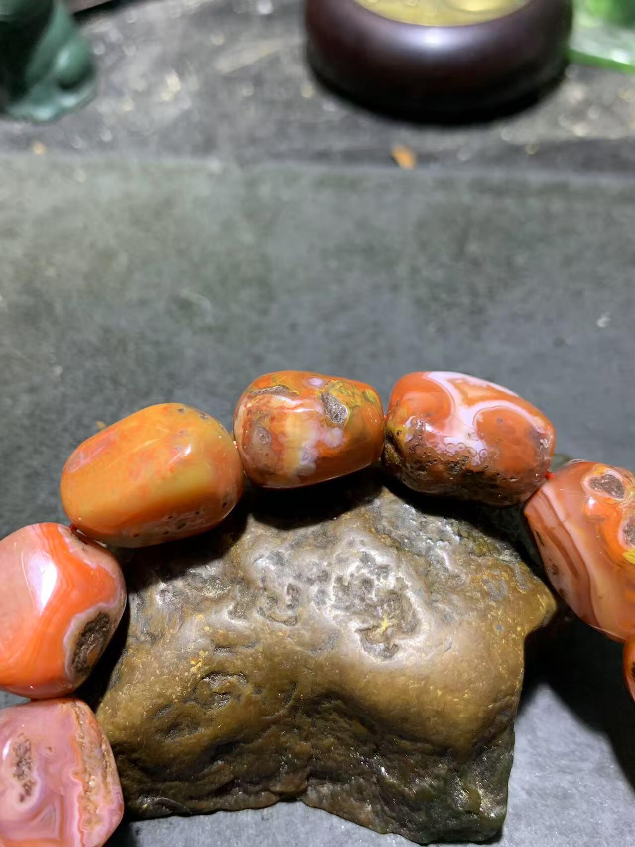 川料红黄原皮包浆料南红玛瑙随形单圈手串一条，
