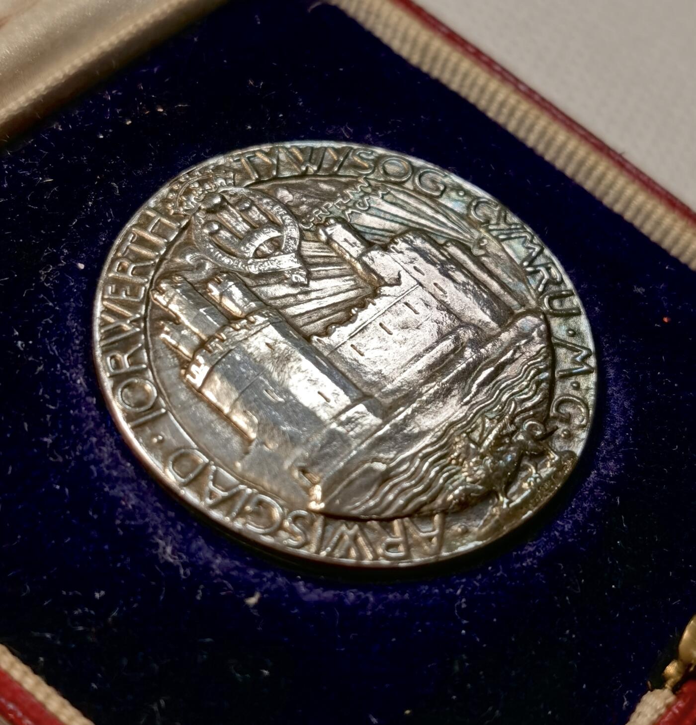 甄臻铺-世界币章拍卖（第29期），送拍享返佣金等优惠多多 1911年威尔士亲王爱德华授予银质奖章，威廉格斯科姆制作，直径35mm，重20.7g，带皇标原盒