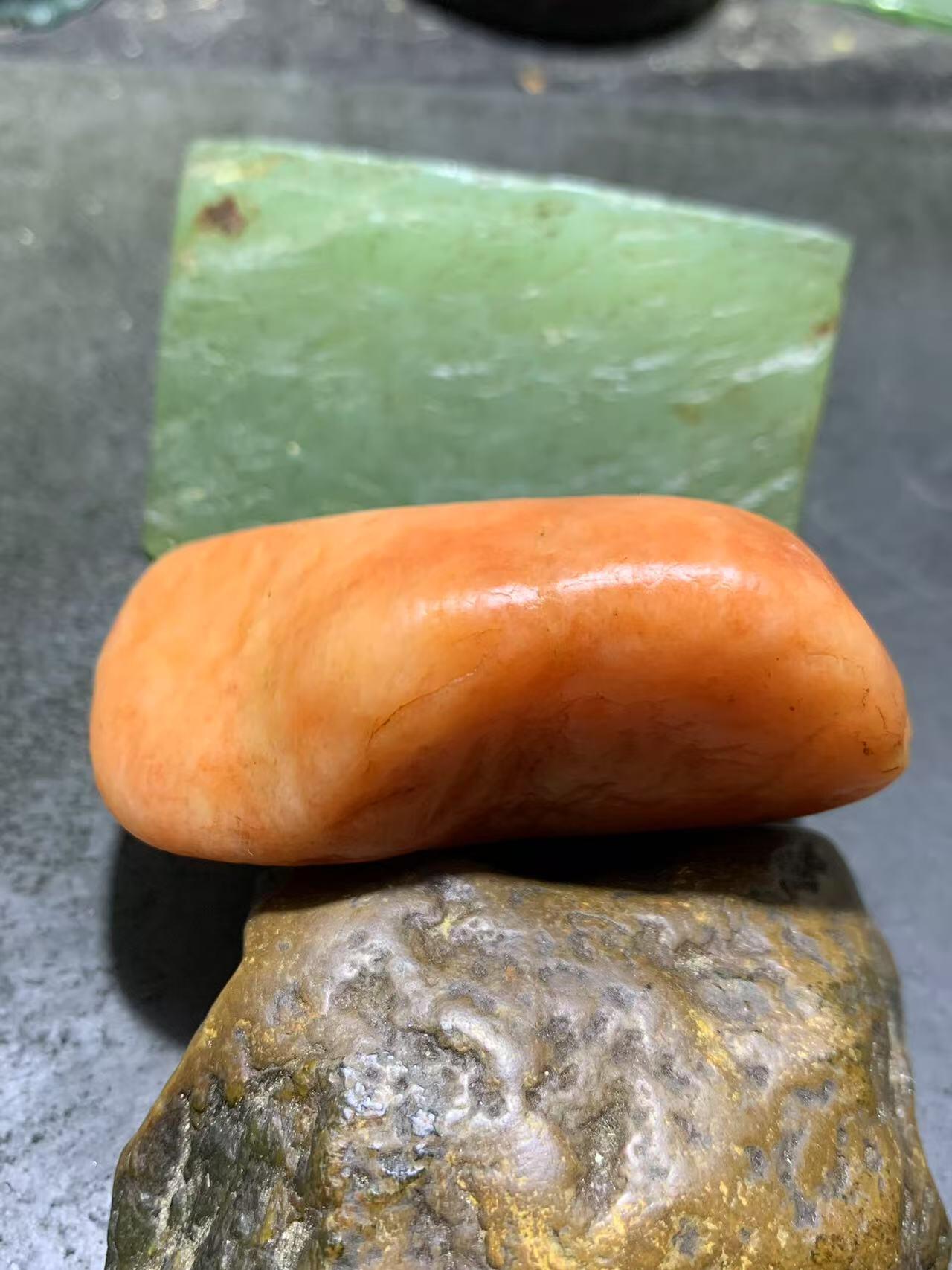 精美天然地表杜热红料金丝玉籽料原石一块，