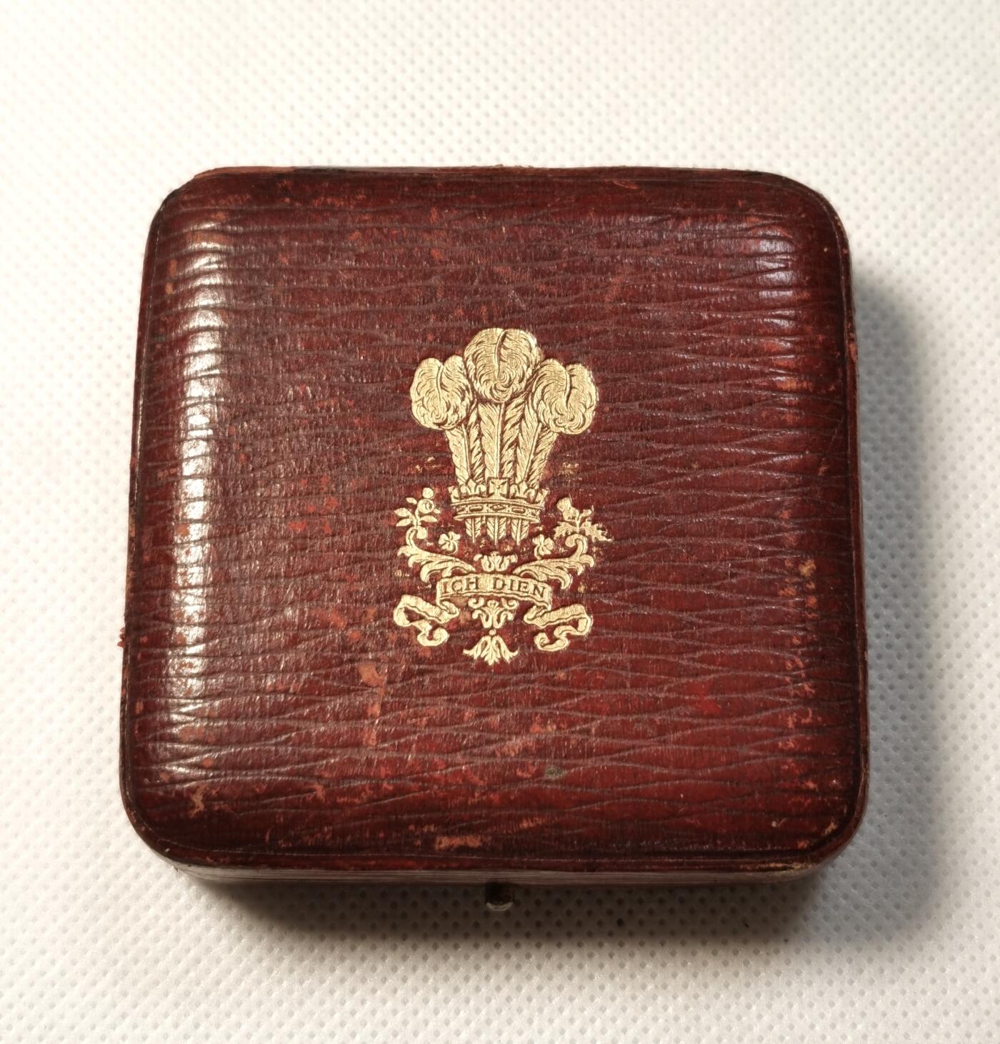 甄臻铺-世界币章拍卖（第29期），送拍享返佣金等优惠多多 1911年威尔士亲王爱德华授予银质奖章，威廉格斯科姆制作，直径35mm，重20.7g，带皇标原盒