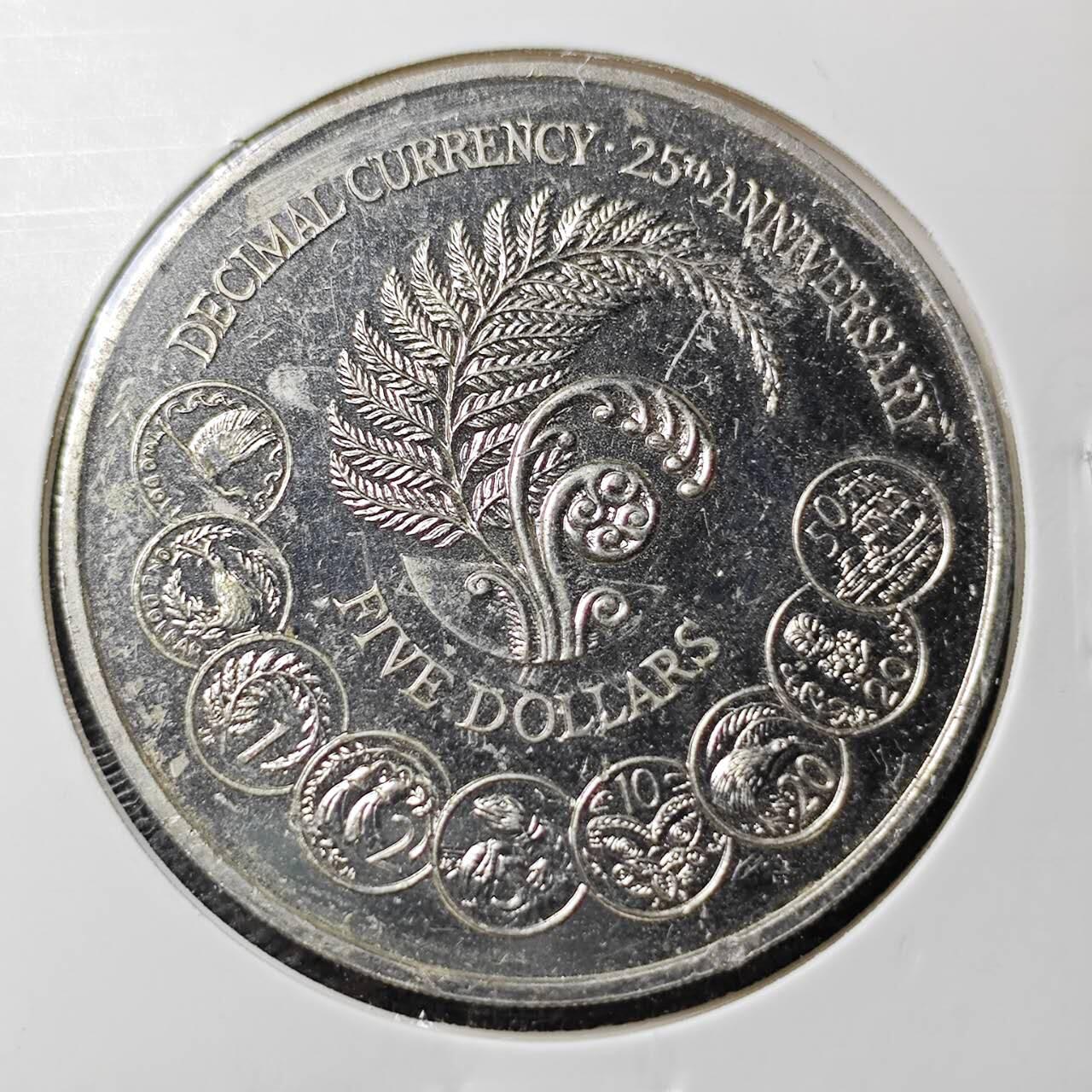 KK钱币收藏小铺 第323期 2月预留时间 周末发货 1992新西兰5元克朗形纪念币 币中币