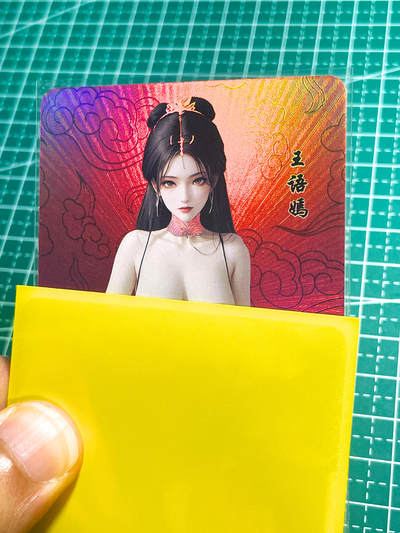 显眼宝27期【关注参拍有赠卡】 独乐乐不如众乐乐 - 嘎嘎鸭卡牌   红背卡系列卡  王语嫣满赠卡   共1张   彩闪工艺  小卡尺寸  60*87