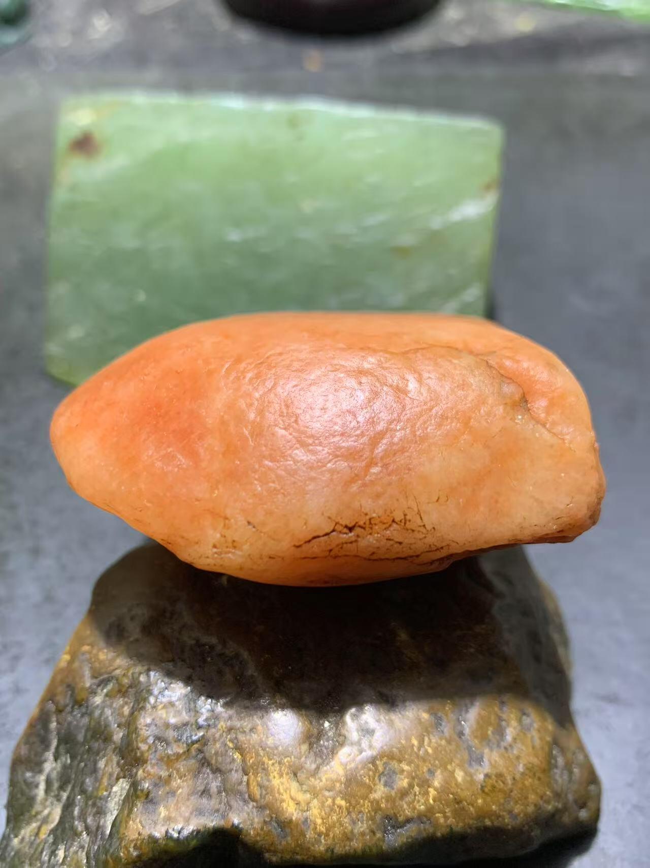 精美天然地表杜热红料金丝玉籽料原石一块，