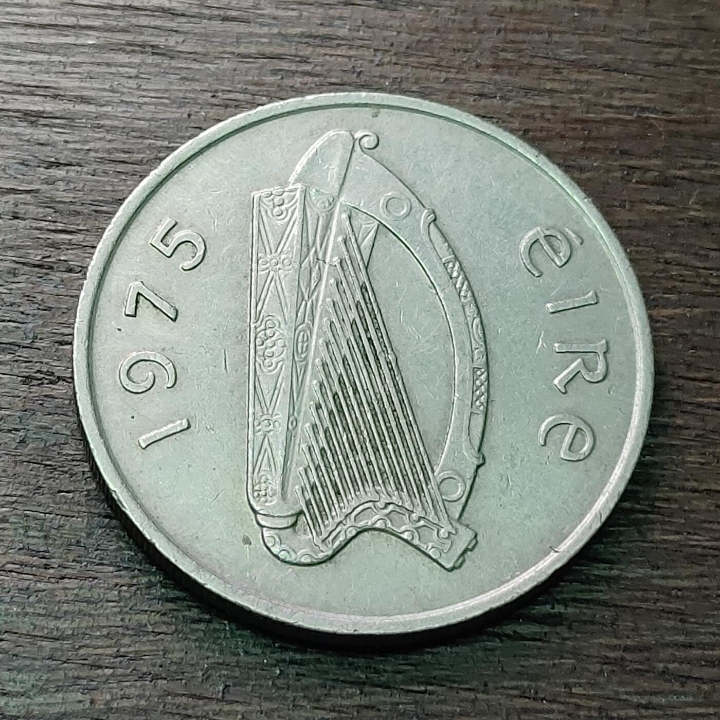 【铜匠收藏】★第128场★散币场，无佣金，30包邮。不满30元，支付5元运费。《接受代拍 代送NGC评级》 1975年 爱尔兰 10便士