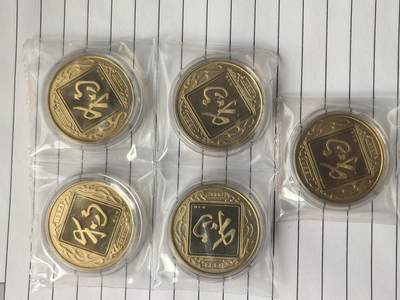 综合藏品场.喜欢出价就得！无套路无托.诚信惠友交友！自动快拍. 上海造币厂1994狗年生肖纪念章5枚.直径33MM.品相全新.带塑封盒.