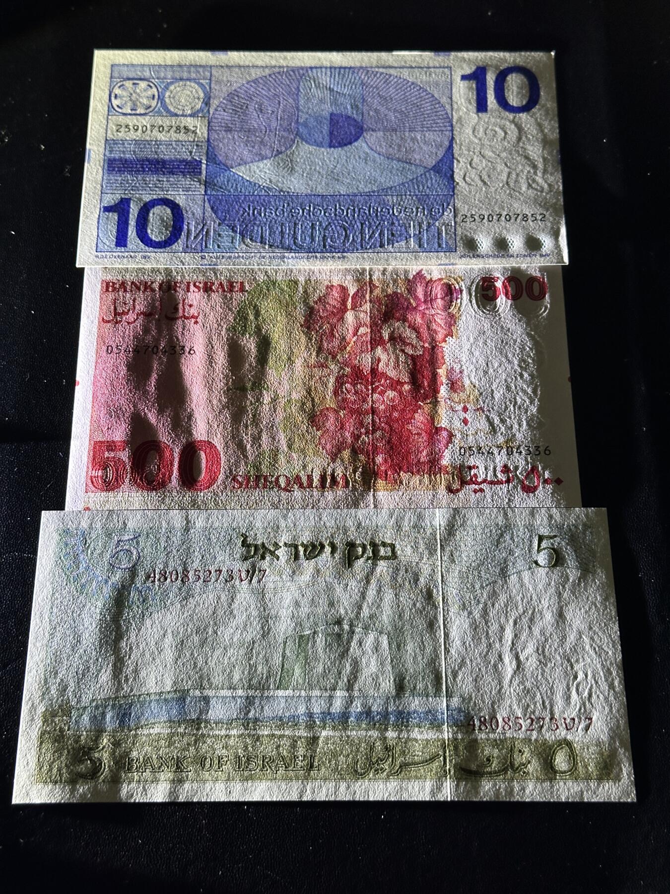 《外钞收藏家》第五百五十七期（本期有精品评级、获奖钞等品种）（本平台长期征集拍品、欢迎藏友们联系合作） 荷兰人像版10盾、以色列5和500谢克尔 三张一起 全新 5面额有压轻微痕