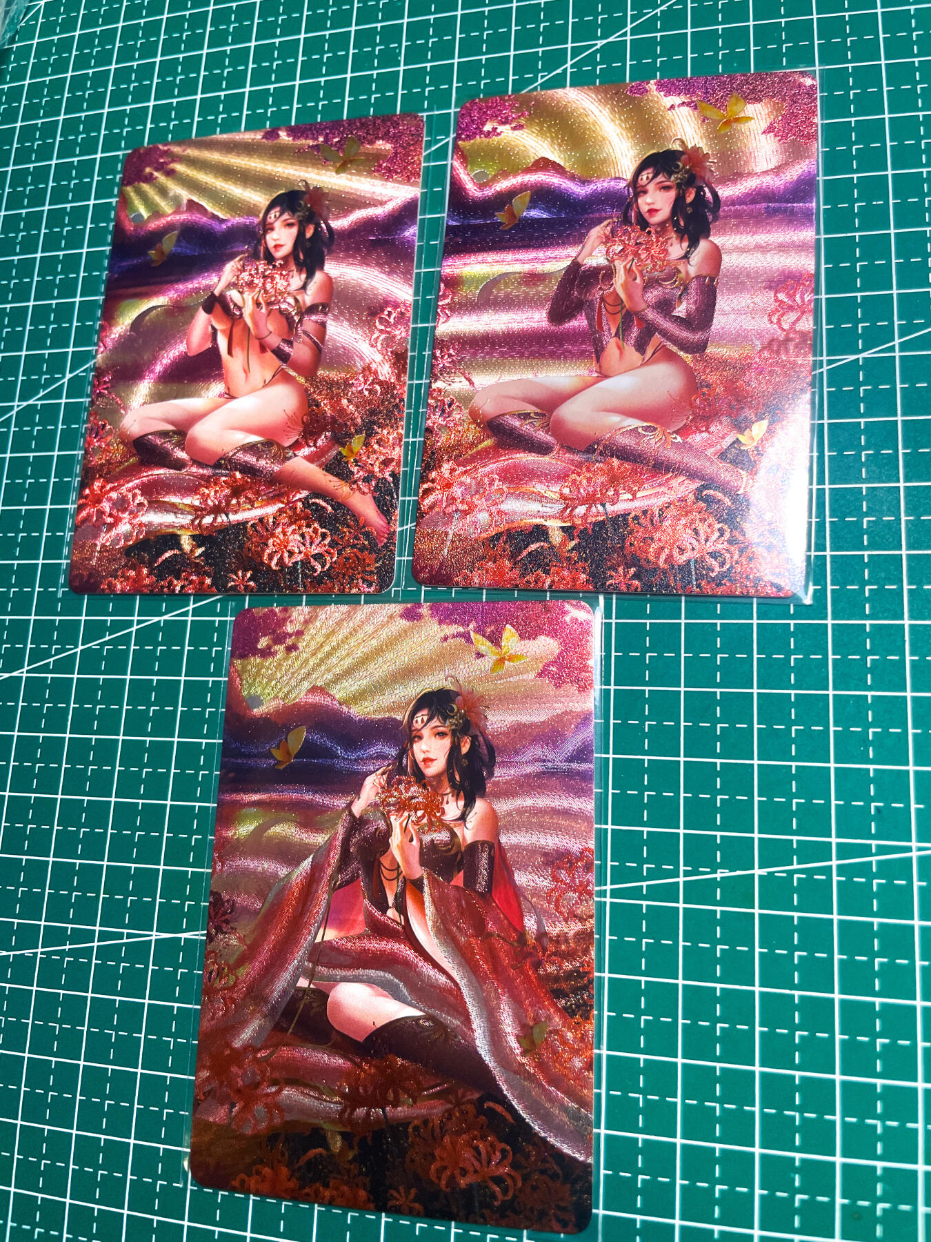 显眼宝27期【关注参拍有赠卡】 独乐乐不如众乐乐 maycard五月卡牌   原创醉花间系列之曼珠沙华3渐变 共3张    粗闪工艺  小卡尺寸  60*87