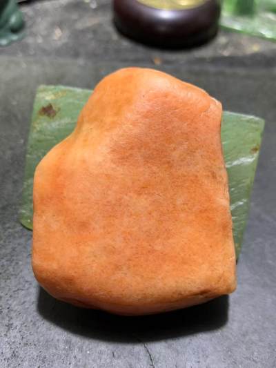 精美天然地表杜热红料金丝玉籽料原石一块， - 精美天然地表杜热红料金丝玉籽料原石一块，