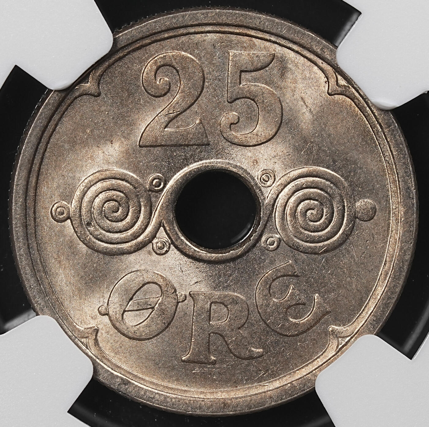 修遠堂世界钱币第八十一期 NGC MS65 1924年丹麦中孔25欧尔