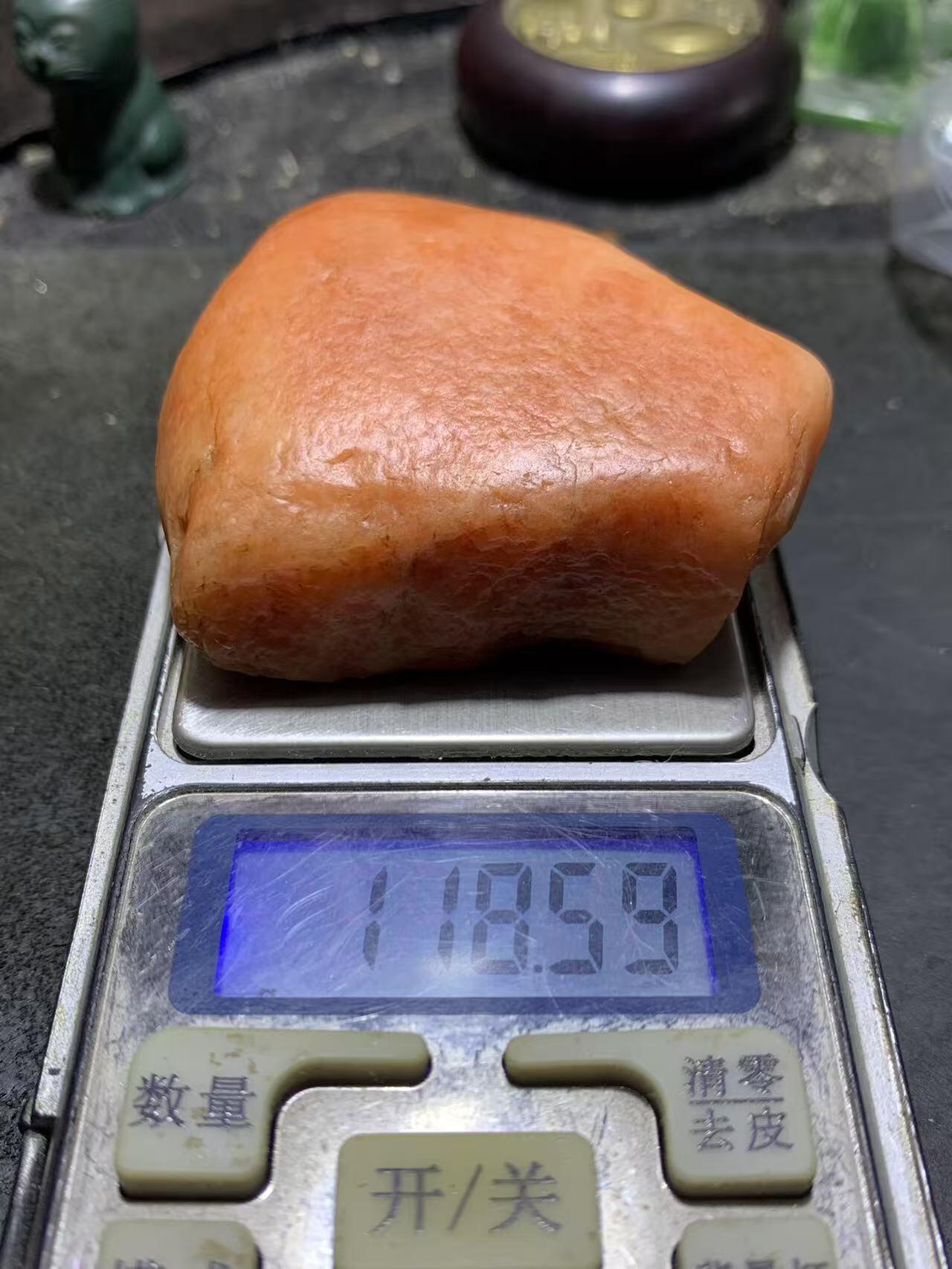 精美天然地表杜热红料金丝玉籽料原石一块，