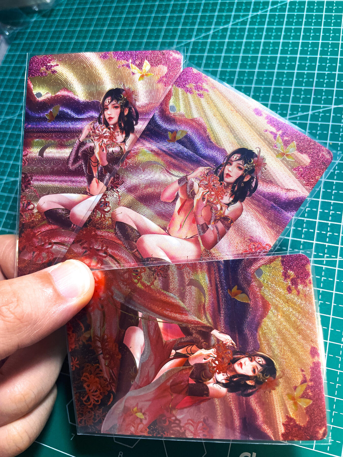 显眼宝27期【关注参拍有赠卡】 独乐乐不如众乐乐 maycard五月卡牌   原创醉花间系列之曼珠沙华3渐变 共3张    粗闪工艺  小卡尺寸  60*87