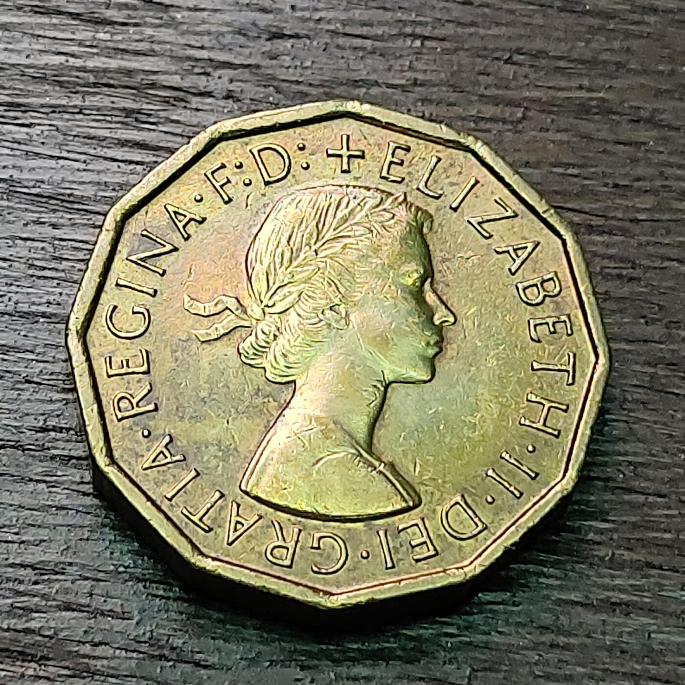 【铜匠收藏】★第127场★散币场，无佣金，30包邮。不满30元，支付5元运费。《接受代拍 代送NGC评级》 英国 1967年 3便士 铜币 12边异形