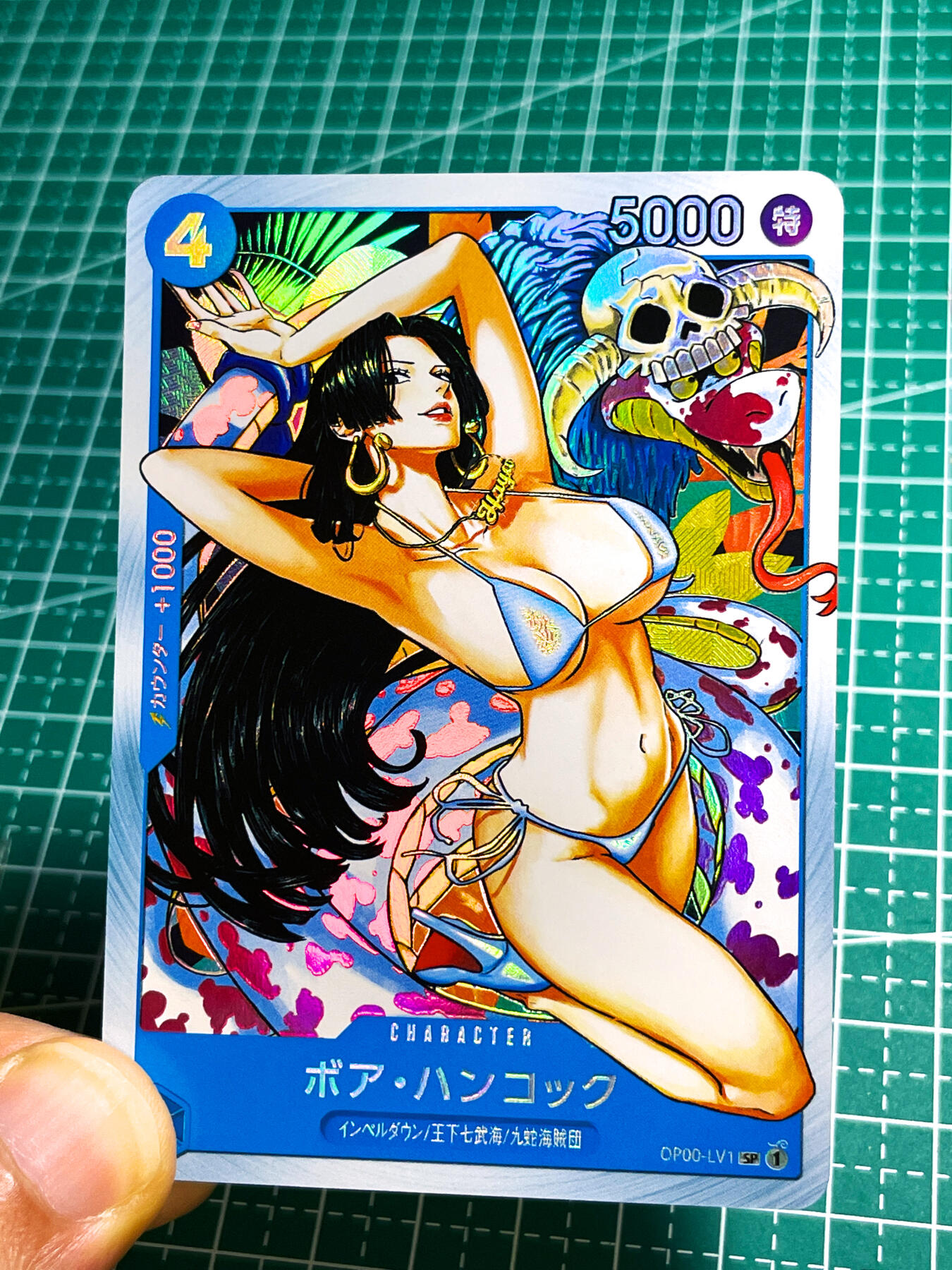 显眼宝27期【关注参拍有赠卡】 独乐乐不如众乐乐 驴歪歪卡牌  店内已经绝版 ！比基尼女帝一张 颜值超绝 折光彩闪工艺    63*88