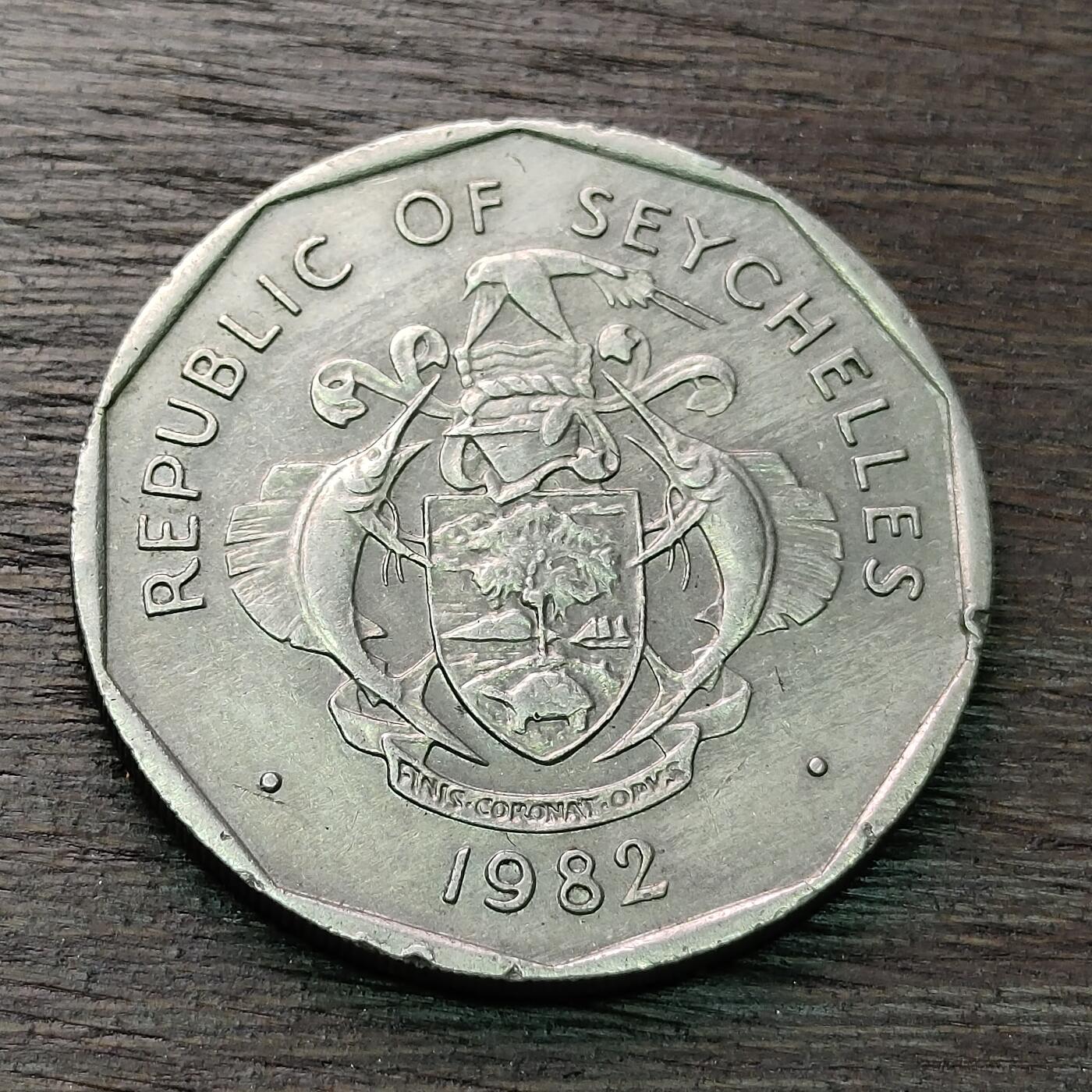 【铜匠收藏】★第128场★散币场，无佣金，30包邮。不满30元，支付5元运费。《接受代拍 代送NGC评级》 1982年 塞舌尔 国徽 椰子树 5卢比 铜镍币