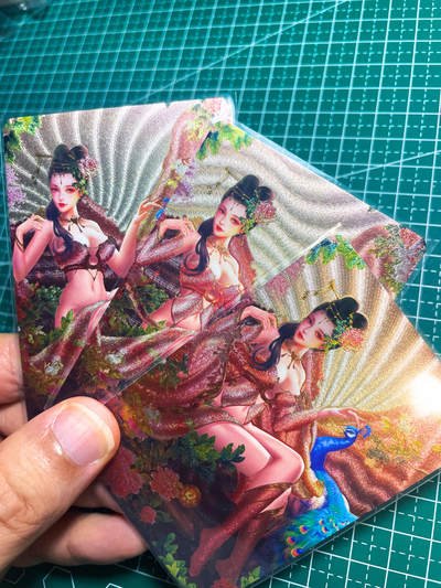 显眼宝27期【关注参拍有赠卡】 独乐乐不如众乐乐 - maycard五月卡牌   原创醉花间系列之牡丹3渐变 共3张    粗闪工艺  小卡尺寸  60*87