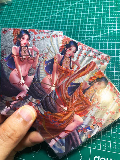 显眼宝27期【关注参拍有赠卡】 独乐乐不如众乐乐 - maycard五月卡牌   原创醉花间系列之桃梅花3渐变 共3张    粗闪工艺  小卡尺寸  60*87