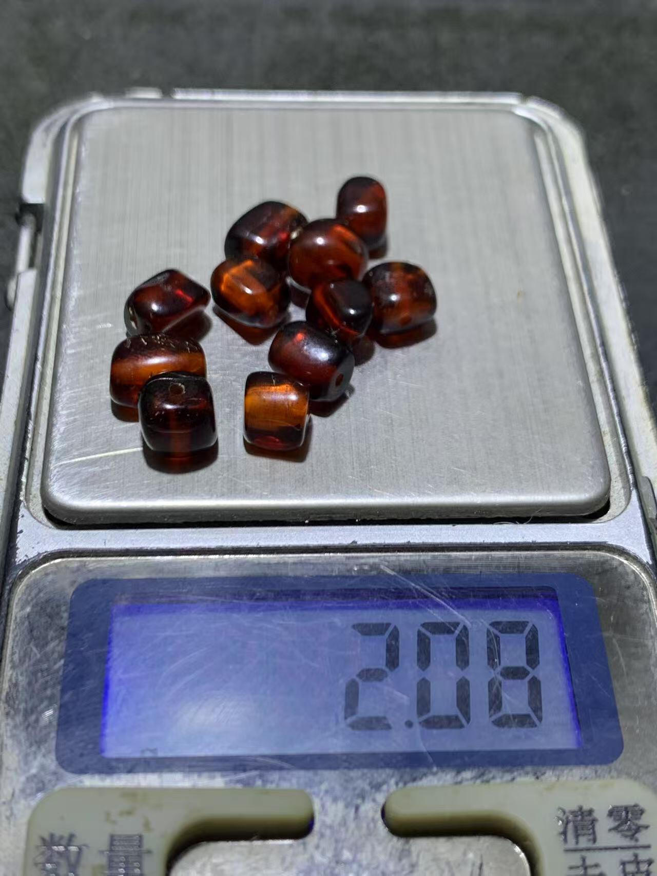 精美乌克兰血珀随形珠一组！