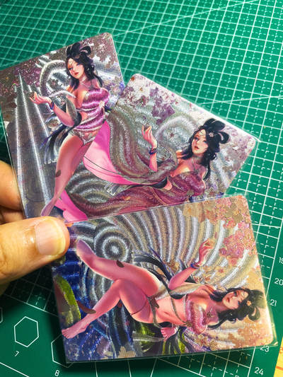 显眼宝27期【关注参拍有赠卡】 独乐乐不如众乐乐 - maycard五月卡牌   原创醉花间系列之桃花3渐变 共3张    粗闪工艺  小卡尺寸  60*87